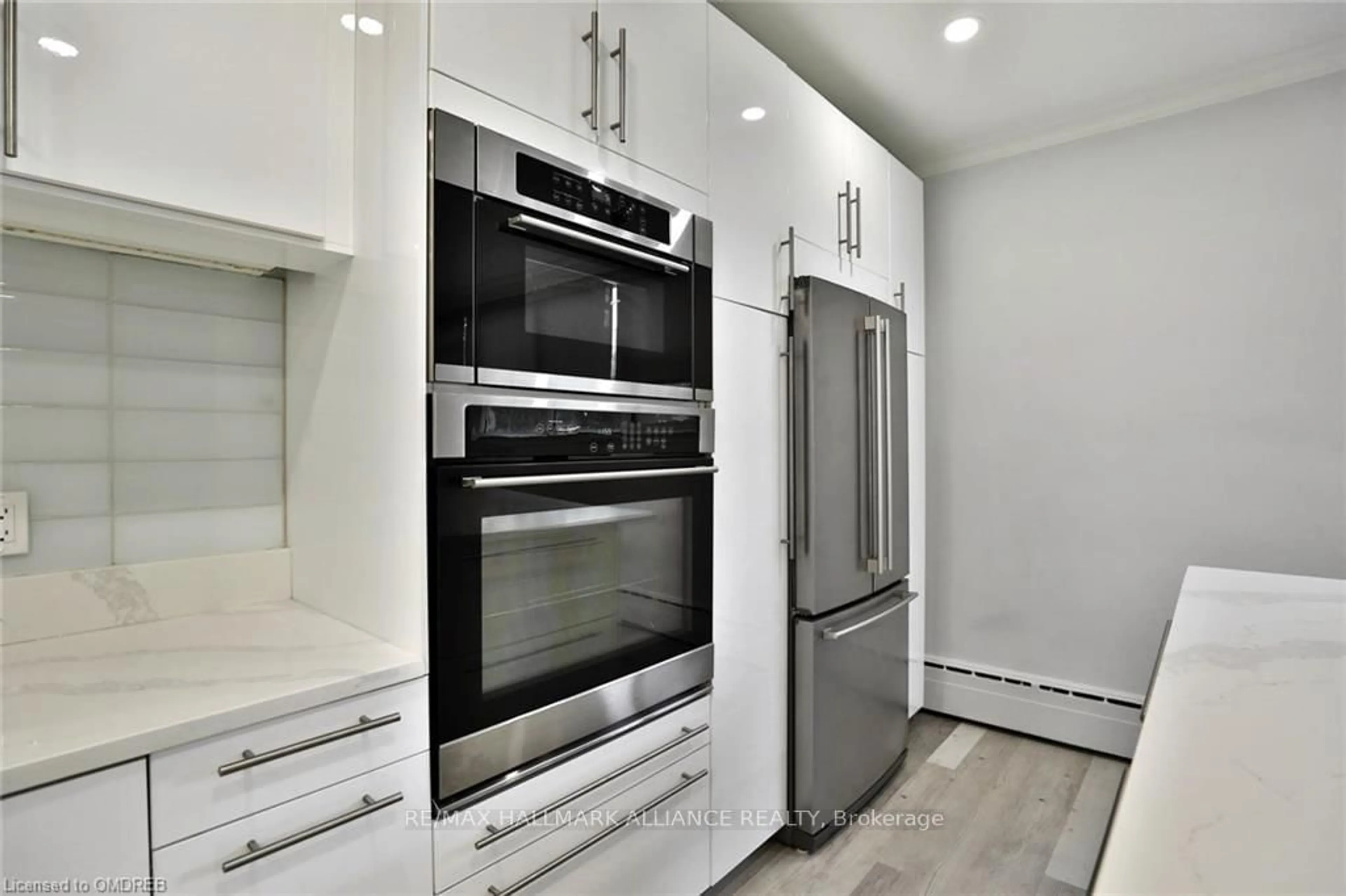 Contemporary kitchen, ceramic/tile floor for 2054 Courtland Dr #102, Burlington Ontario L7R 1R8