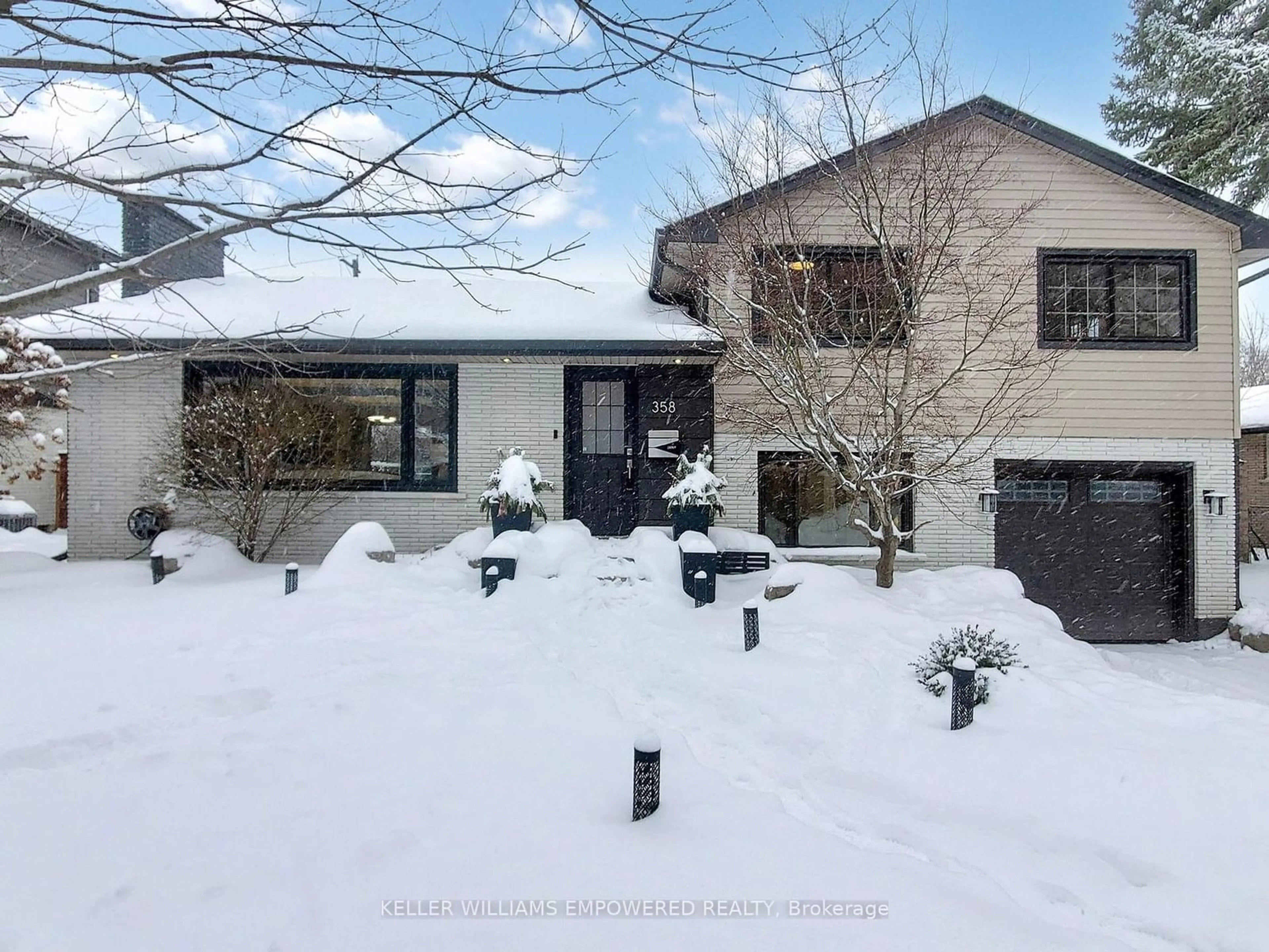 A pic from outside/outdoor area/front of a property/back of a property/a pic from drone, street for 358 Arden Cres, Burlington Ontario L7L 2A8