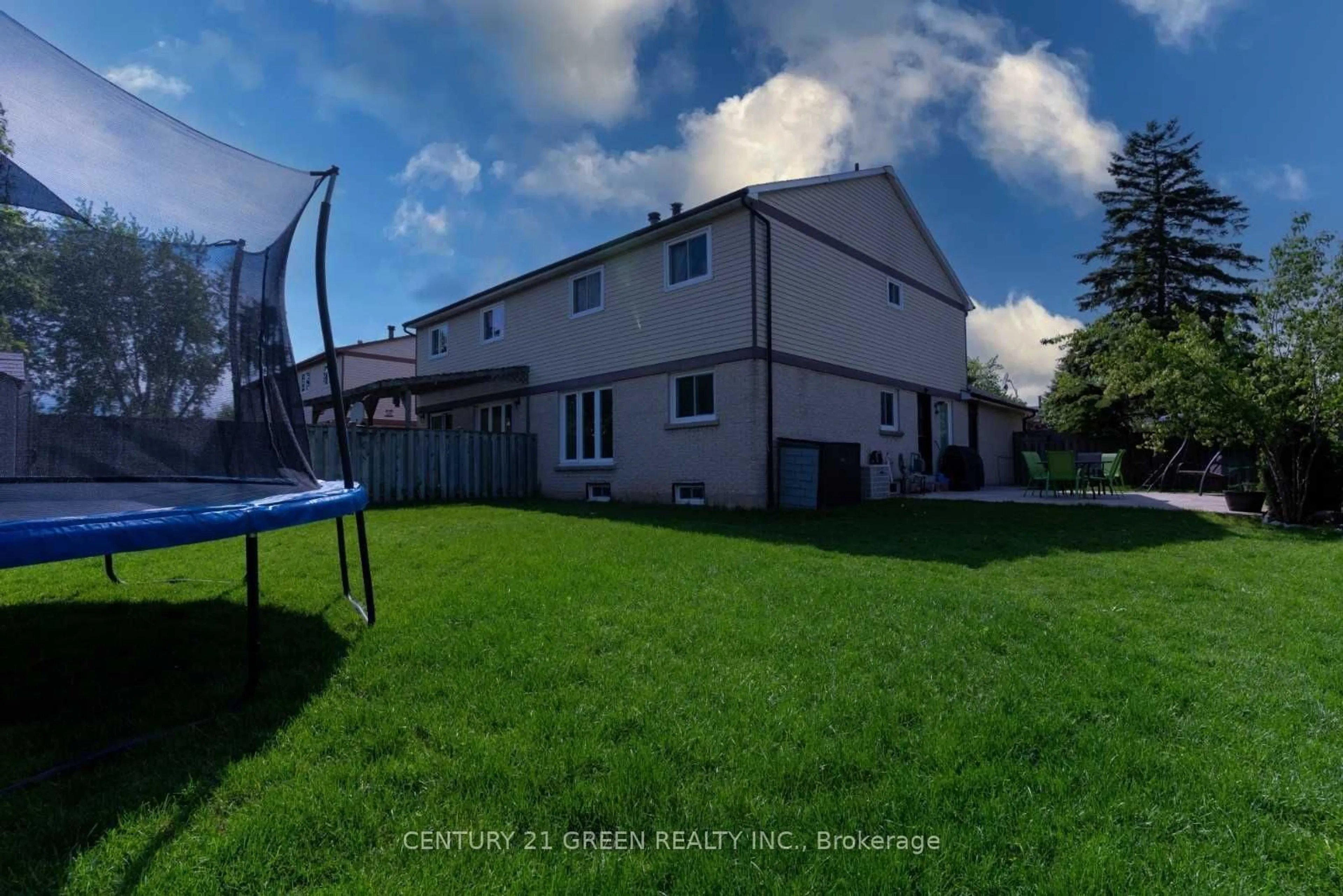 A pic from outside/outdoor area/front of a property/back of a property/a pic from drone, unknown for 864 Laurier Ave, Milton Ontario L9T 4H1