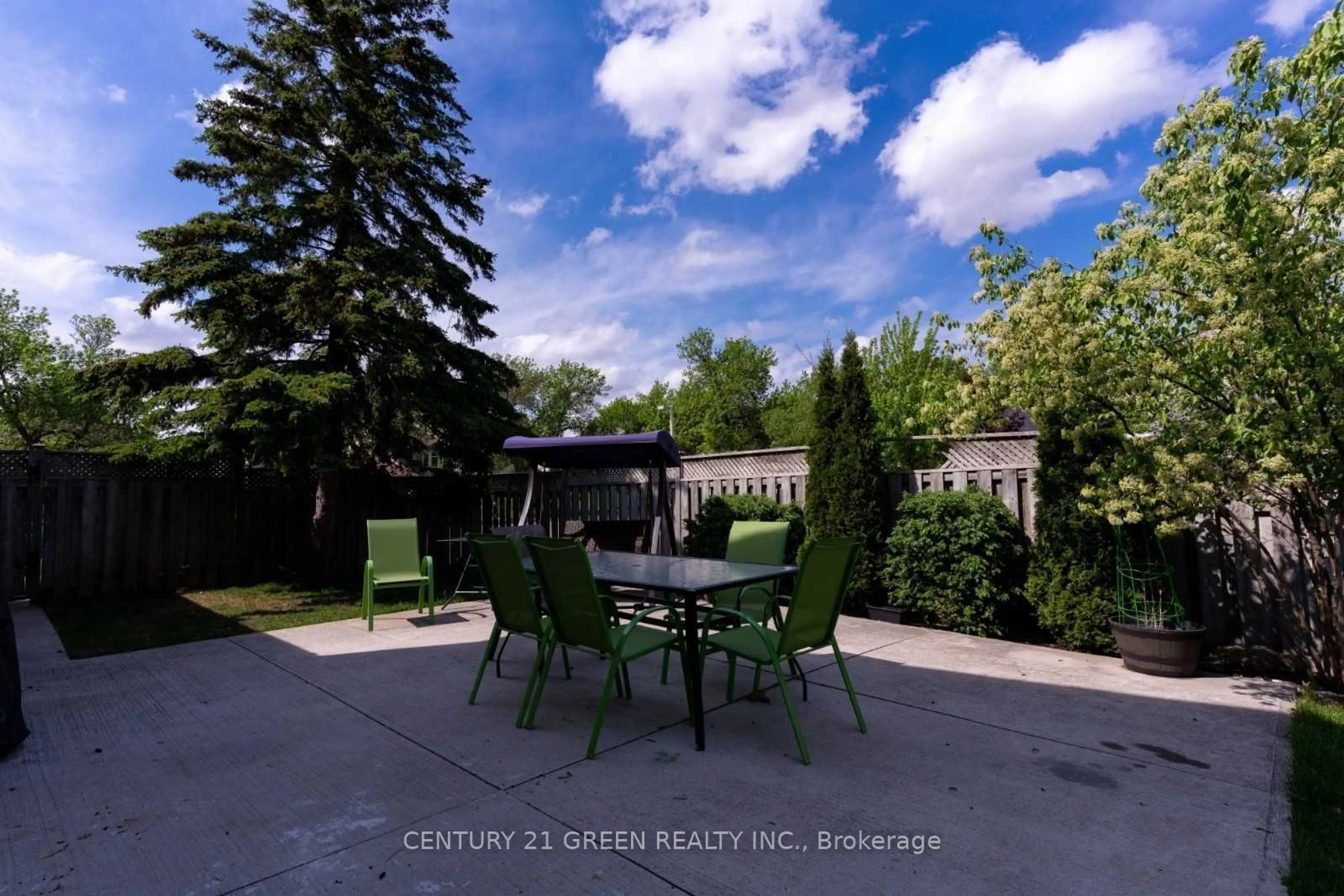 Patio, street for 864 Laurier Ave, Milton Ontario L9T 4H1