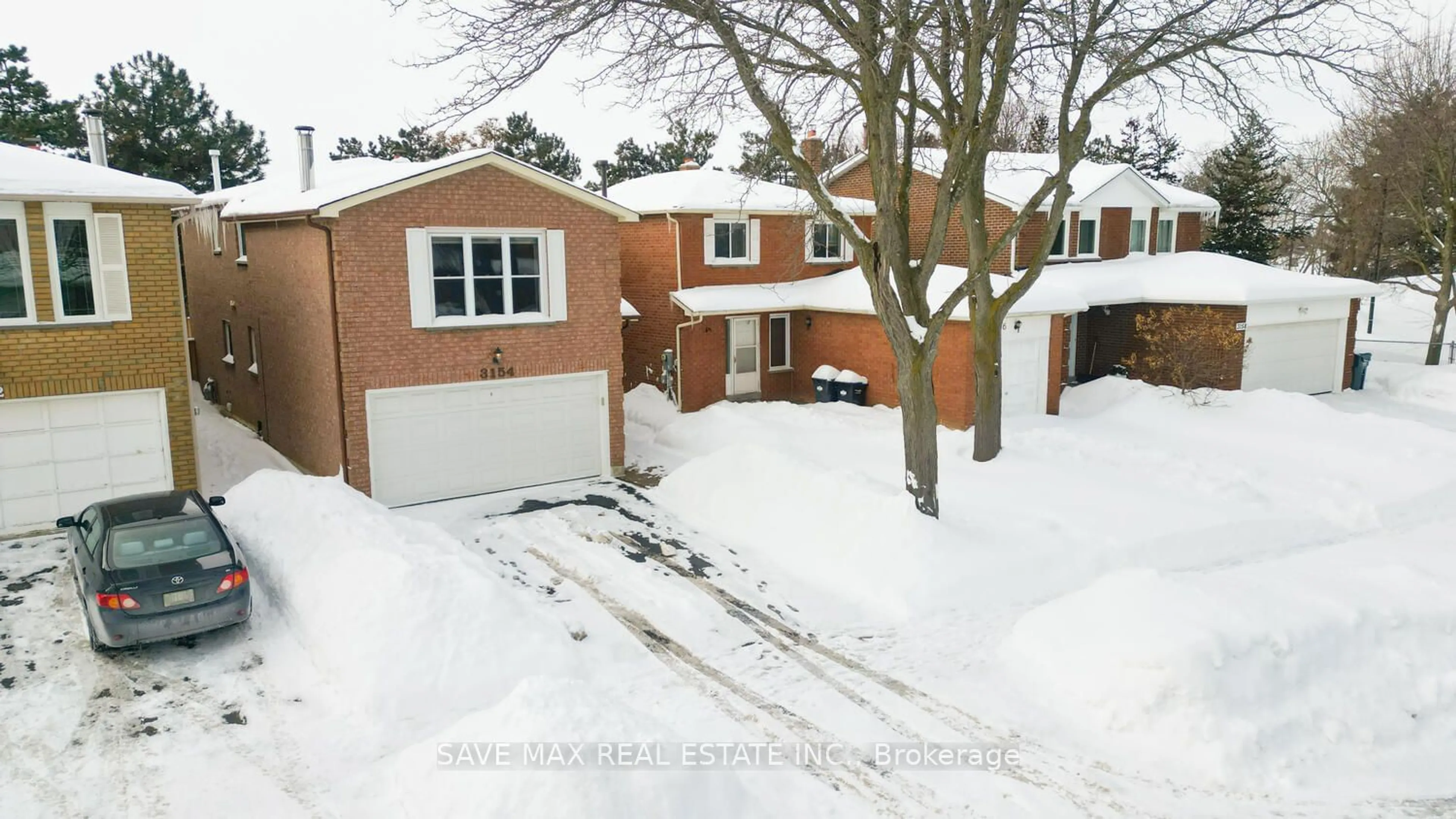 A pic from outside/outdoor area/front of a property/back of a property/a pic from drone, street for 3154 Bracknell Cres, Mississauga Ontario L5N 4W3