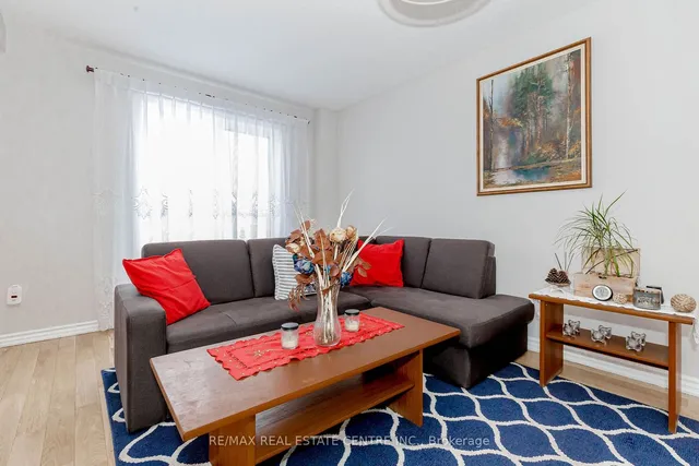 Additional property image - 4155 Dursley Cres