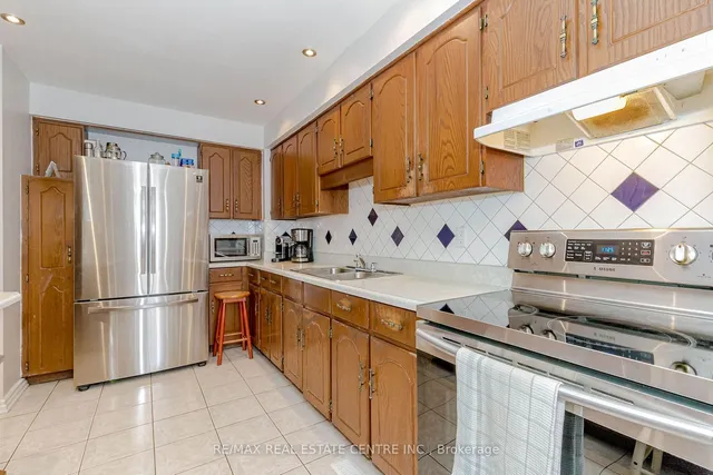 Additional property image - 4155 Dursley Cres