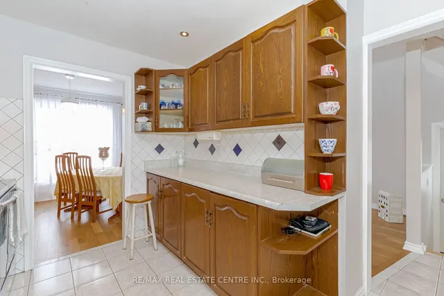 Additional property image - 4155 Dursley Cres