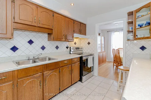 Additional property image - 4155 Dursley Cres