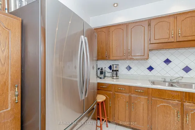 Additional property image - 4155 Dursley Cres