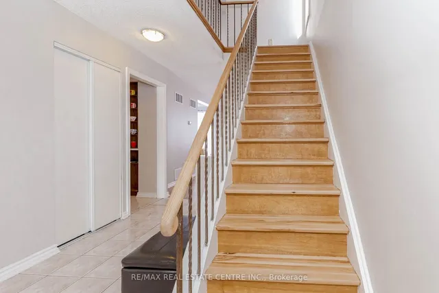 Additional property image - 4155 Dursley Cres