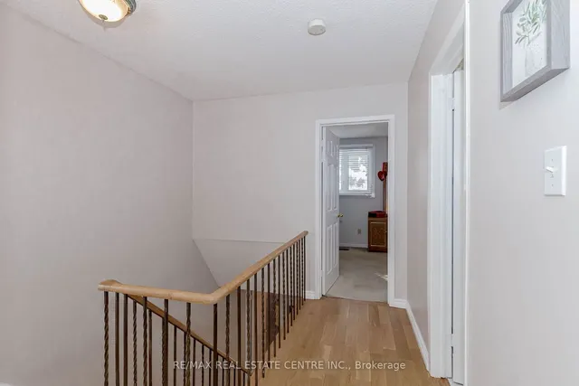 Additional property image - 4155 Dursley Cres