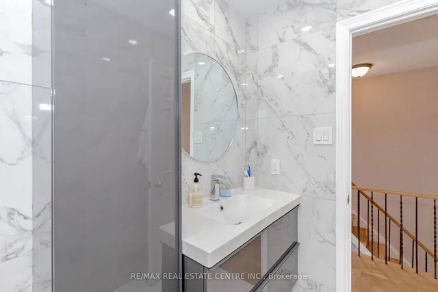 Additional property image - 4155 Dursley Cres
