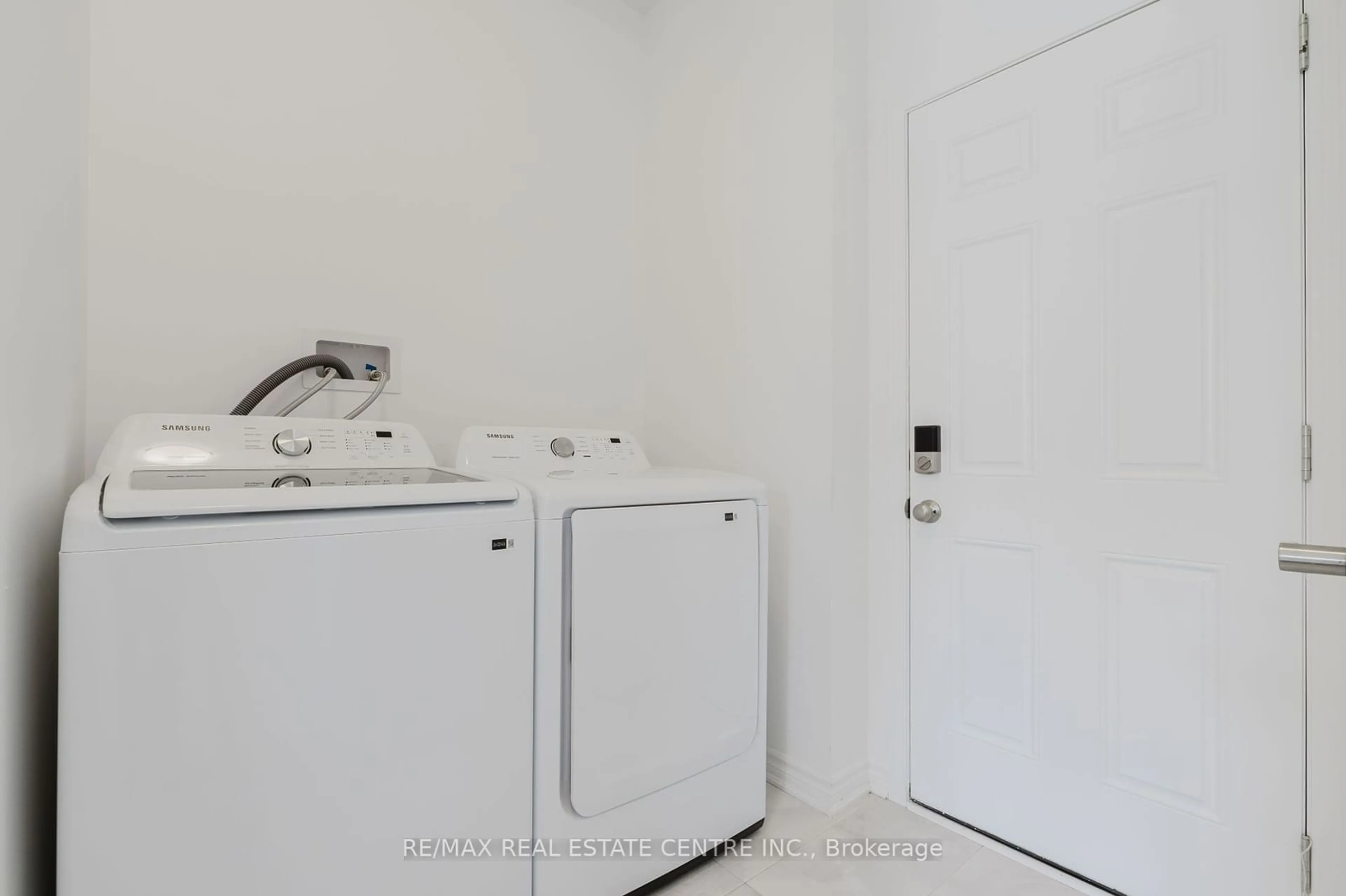 Laundry room for 34 Bellasera Way, Caledon Ontario L7C 4P1