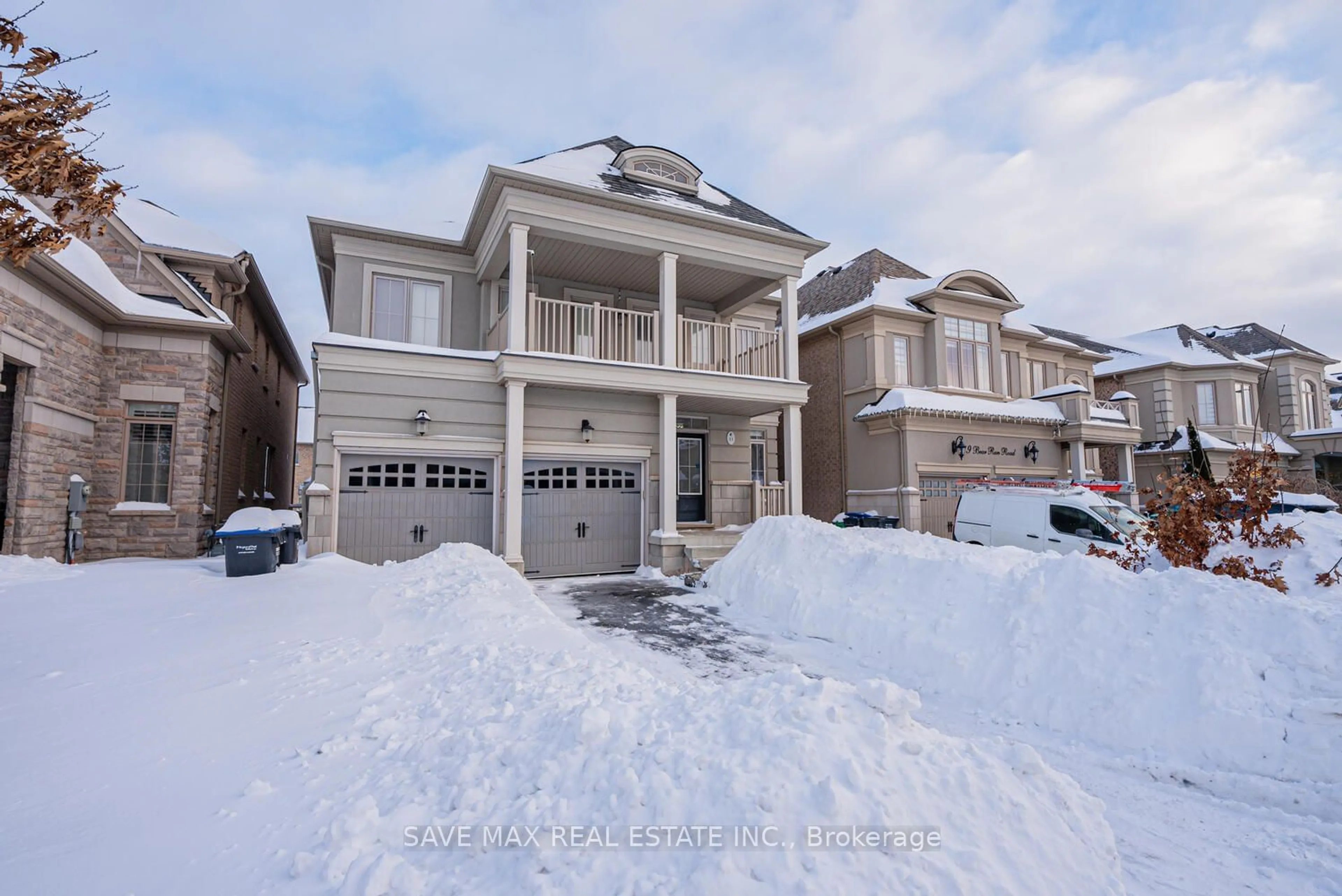 A pic from outside/outdoor area/front of a property/back of a property/a pic from drone, street for 11 Bear Run Rd, Brampton Ontario L6X 2Y8