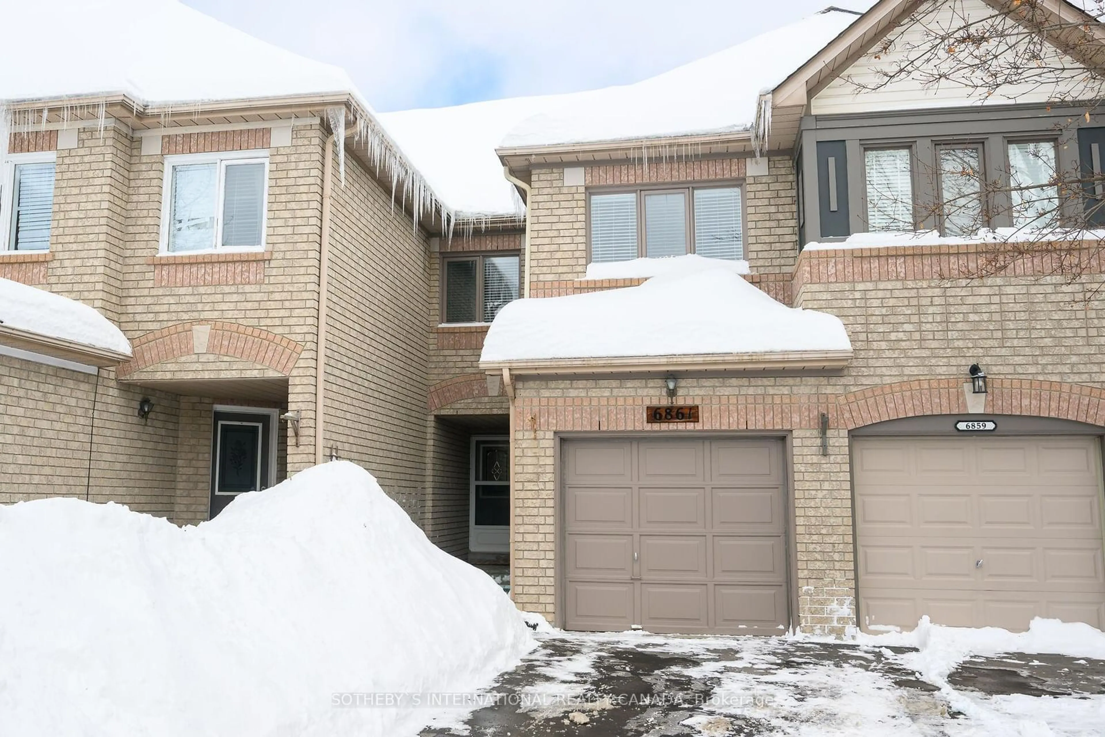 Home with brick exterior material, street for 6861 Apex Crt, Mississauga Ontario L5N 7H6