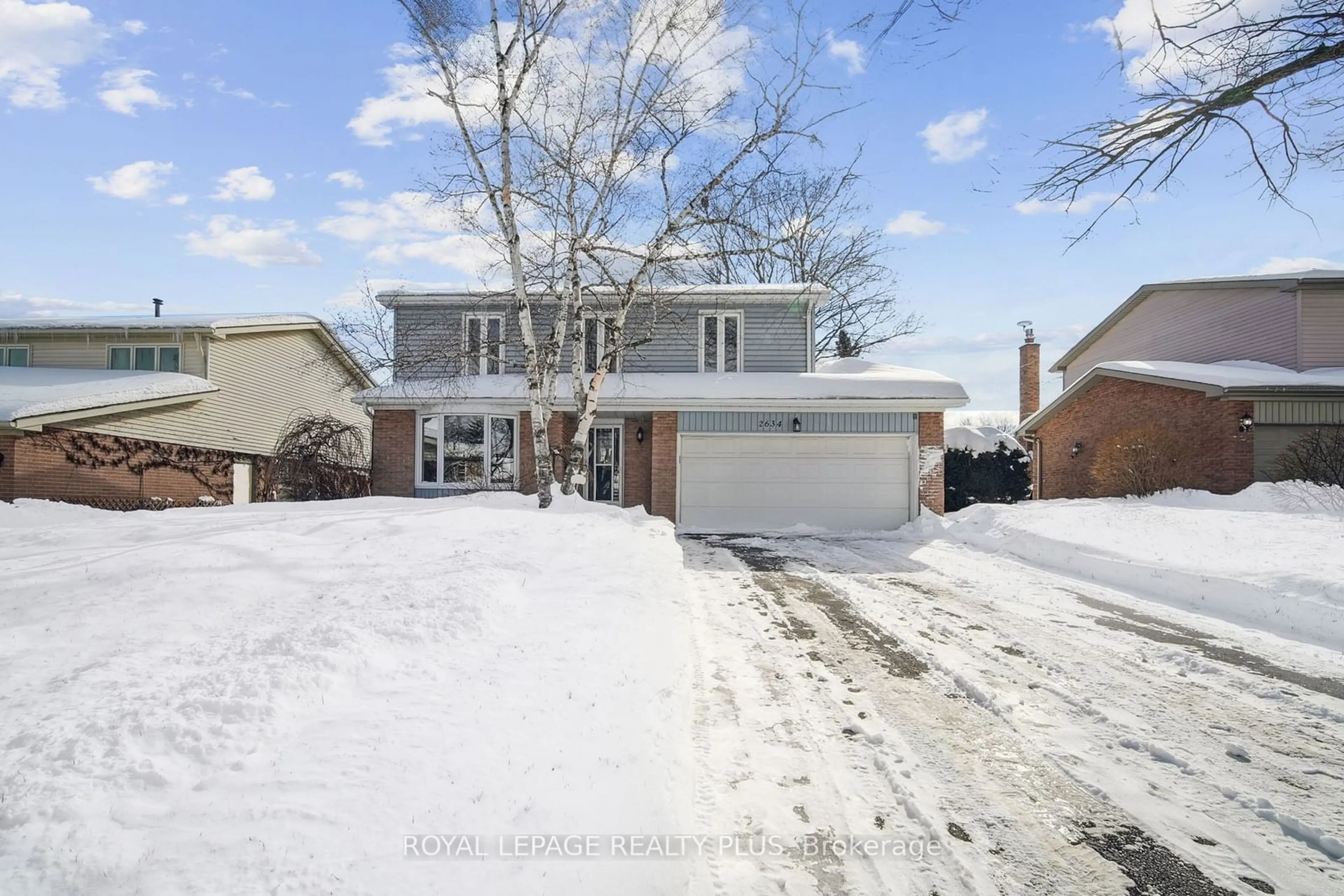 A pic from outside/outdoor area/front of a property/back of a property/a pic from drone, street for 2634 Oak Row Cres, Mississauga Ontario L5L 1P6