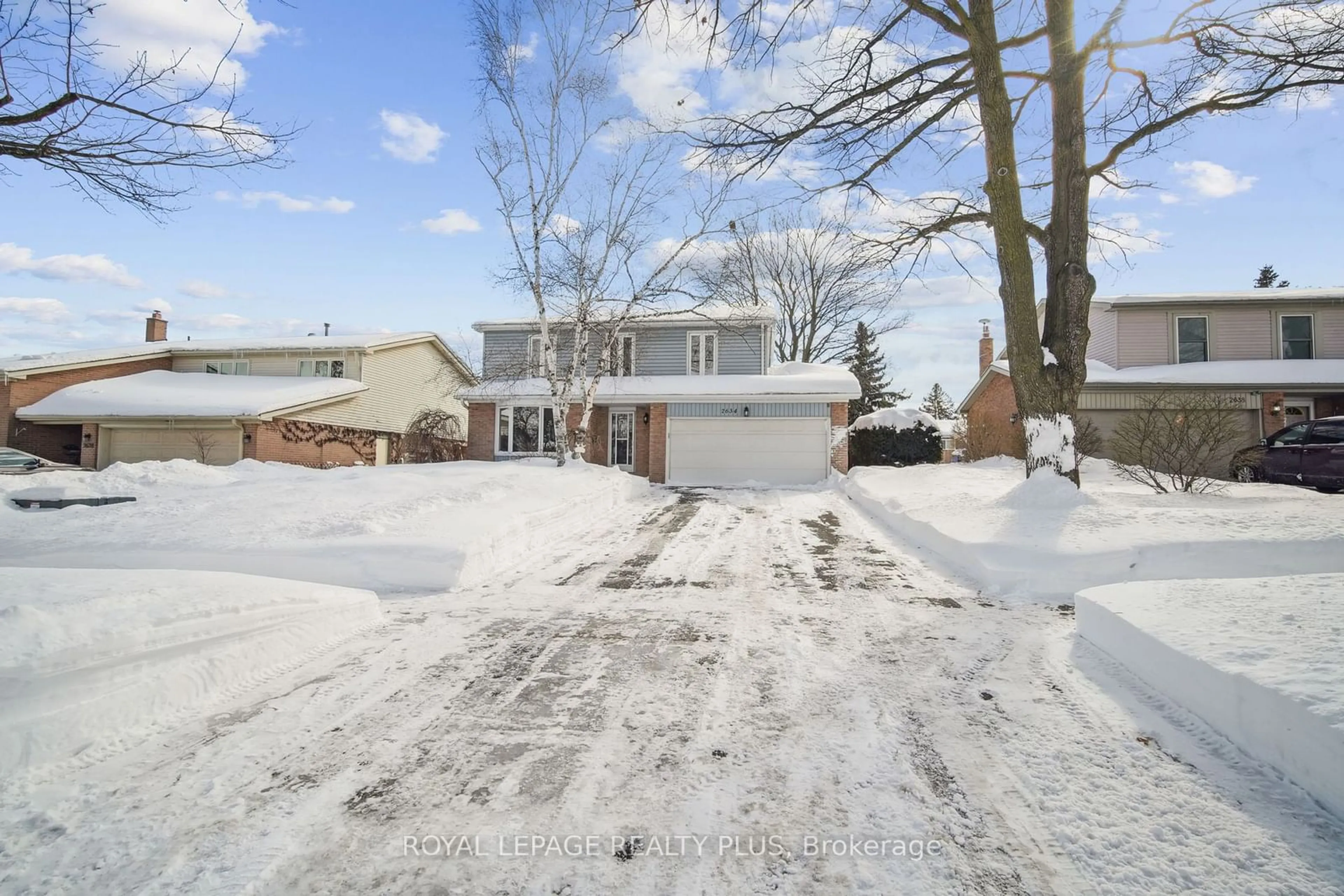 A pic from outside/outdoor area/front of a property/back of a property/a pic from drone, street for 2634 Oak Row Cres, Mississauga Ontario L5L 1P6