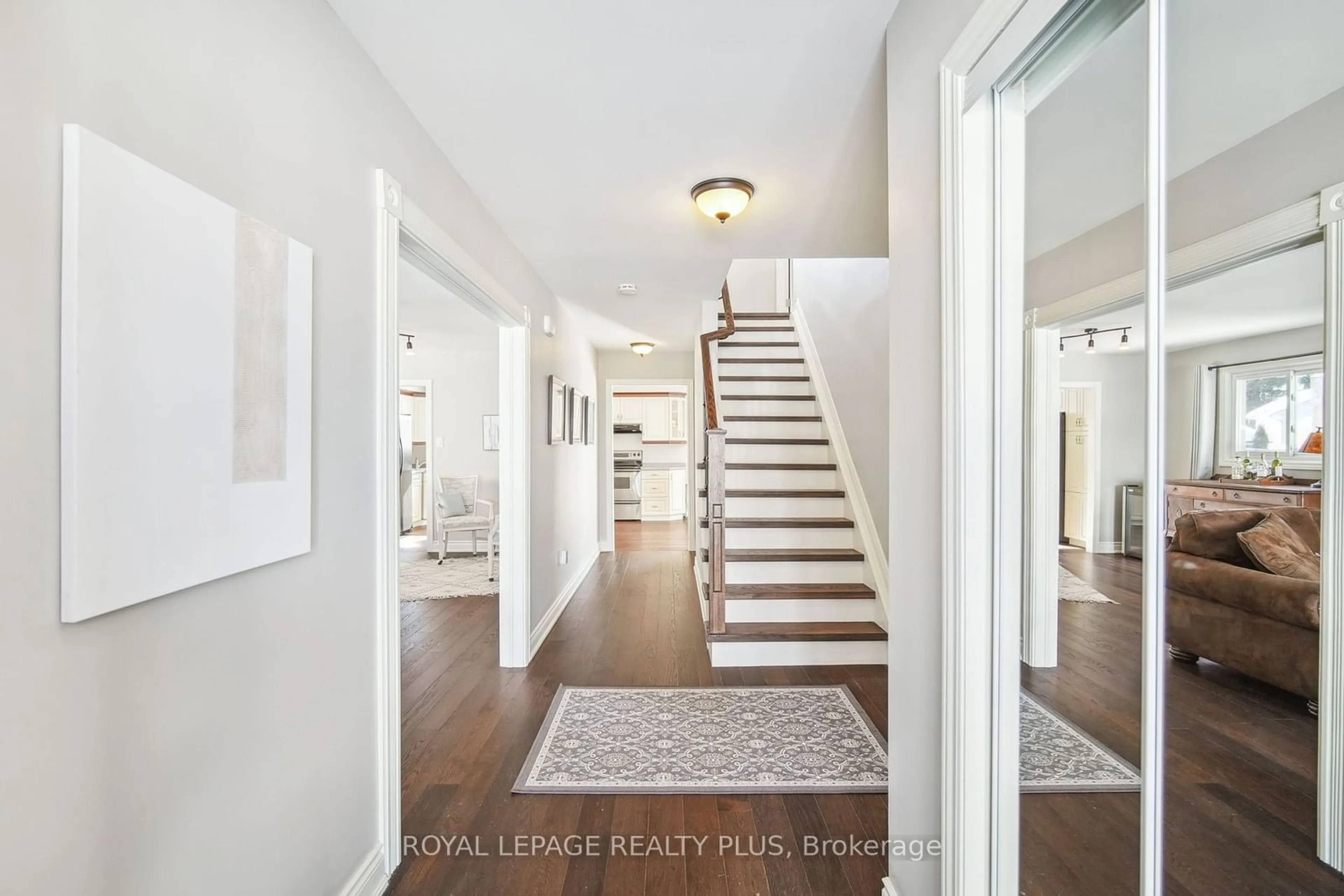 Indoor entryway for 2634 Oak Row Cres, Mississauga Ontario L5L 1P6