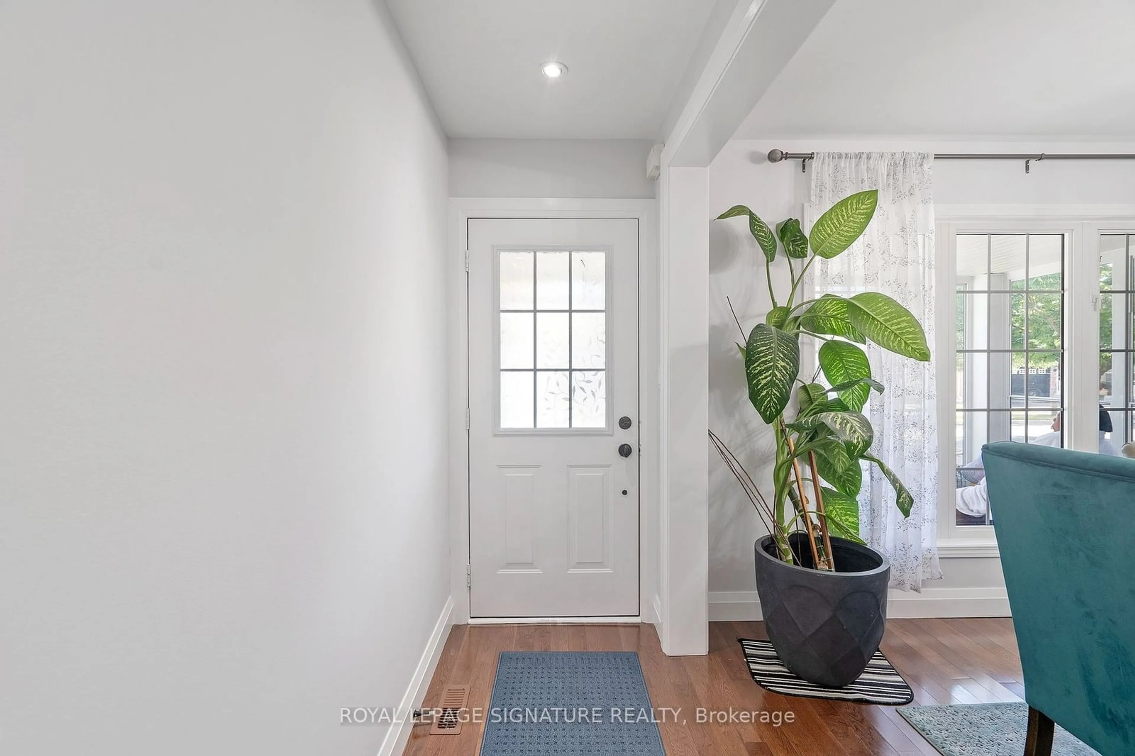 Indoor entryway for 956 Huffman Cres, Milton Ontario L9T 6M7