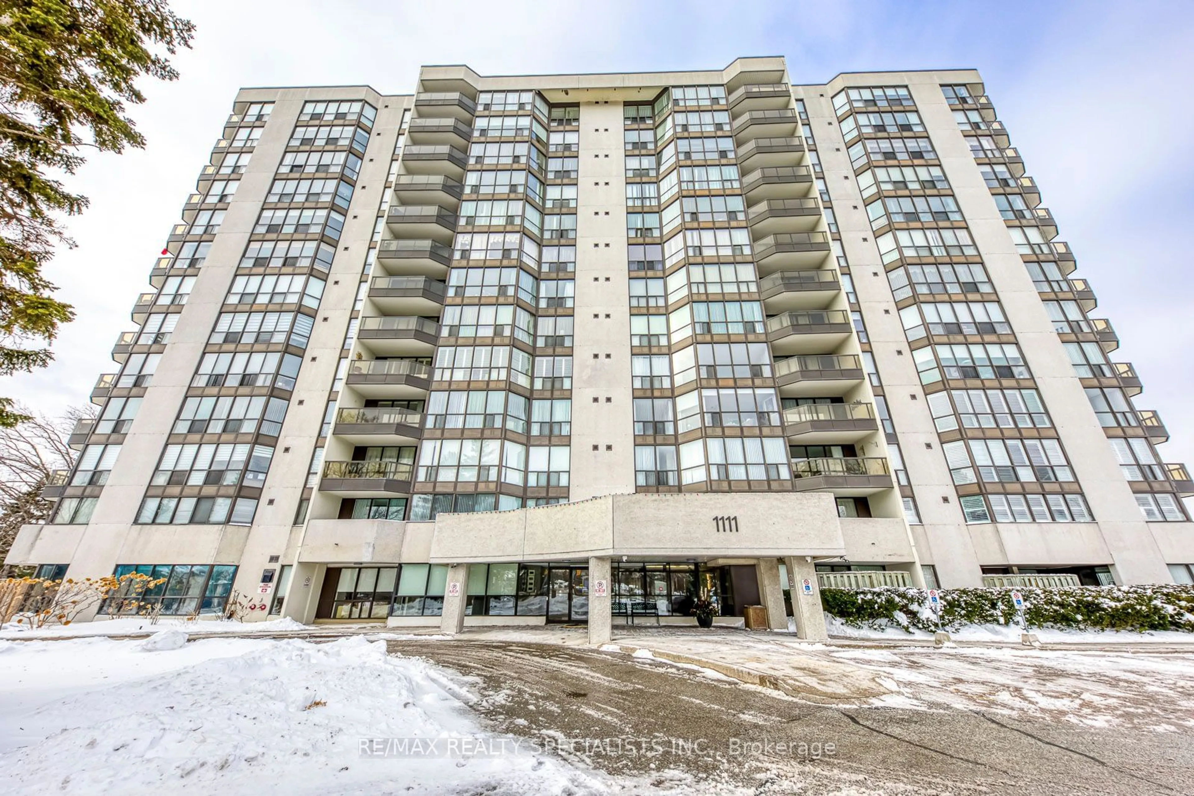 Indoor foyer for 1111 Bough Beeches Blvd #905, Mississauga Ontario L4W 4N1