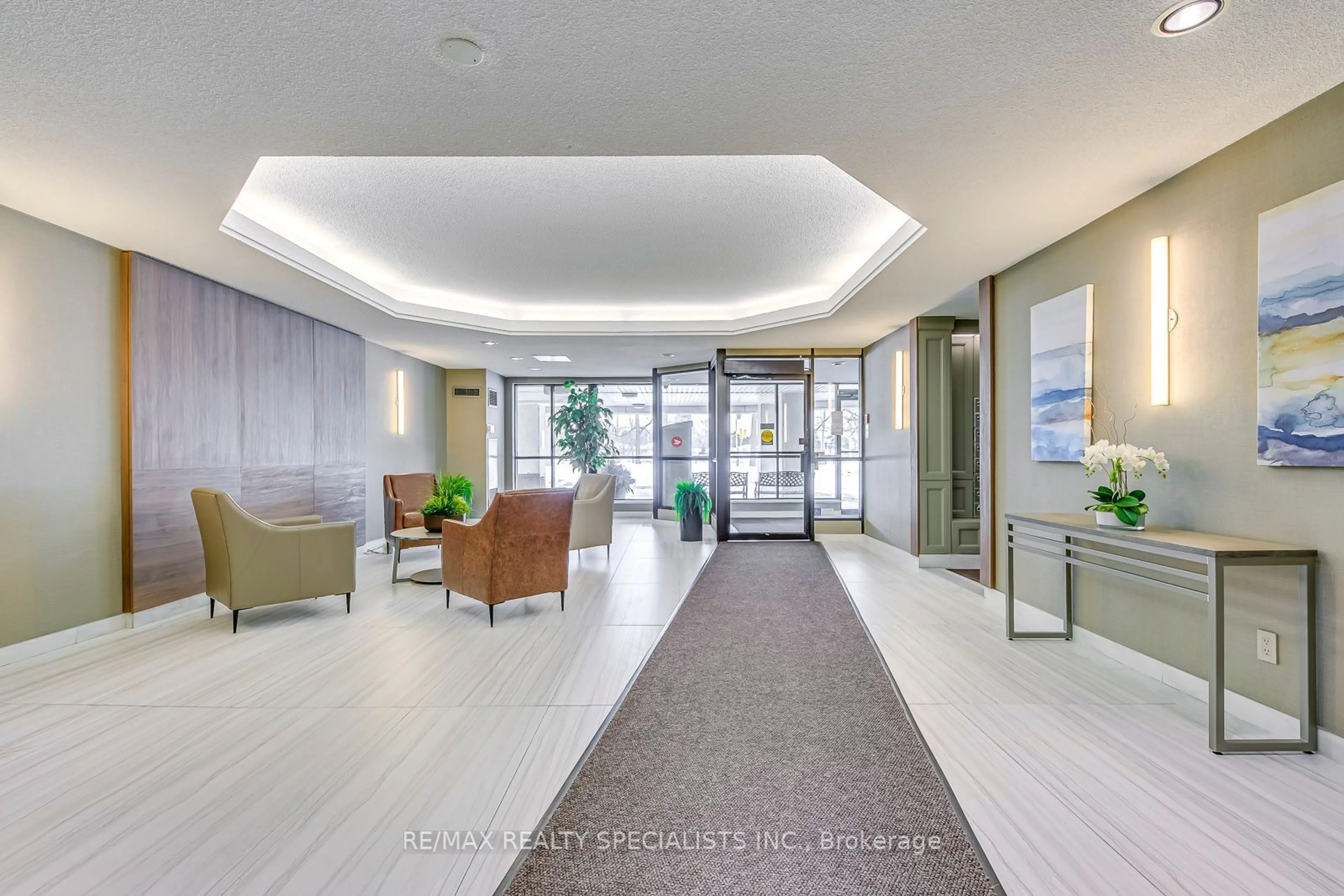 Lobby for 1111 Bough Beeches Blvd #905, Mississauga Ontario L4W 4N1