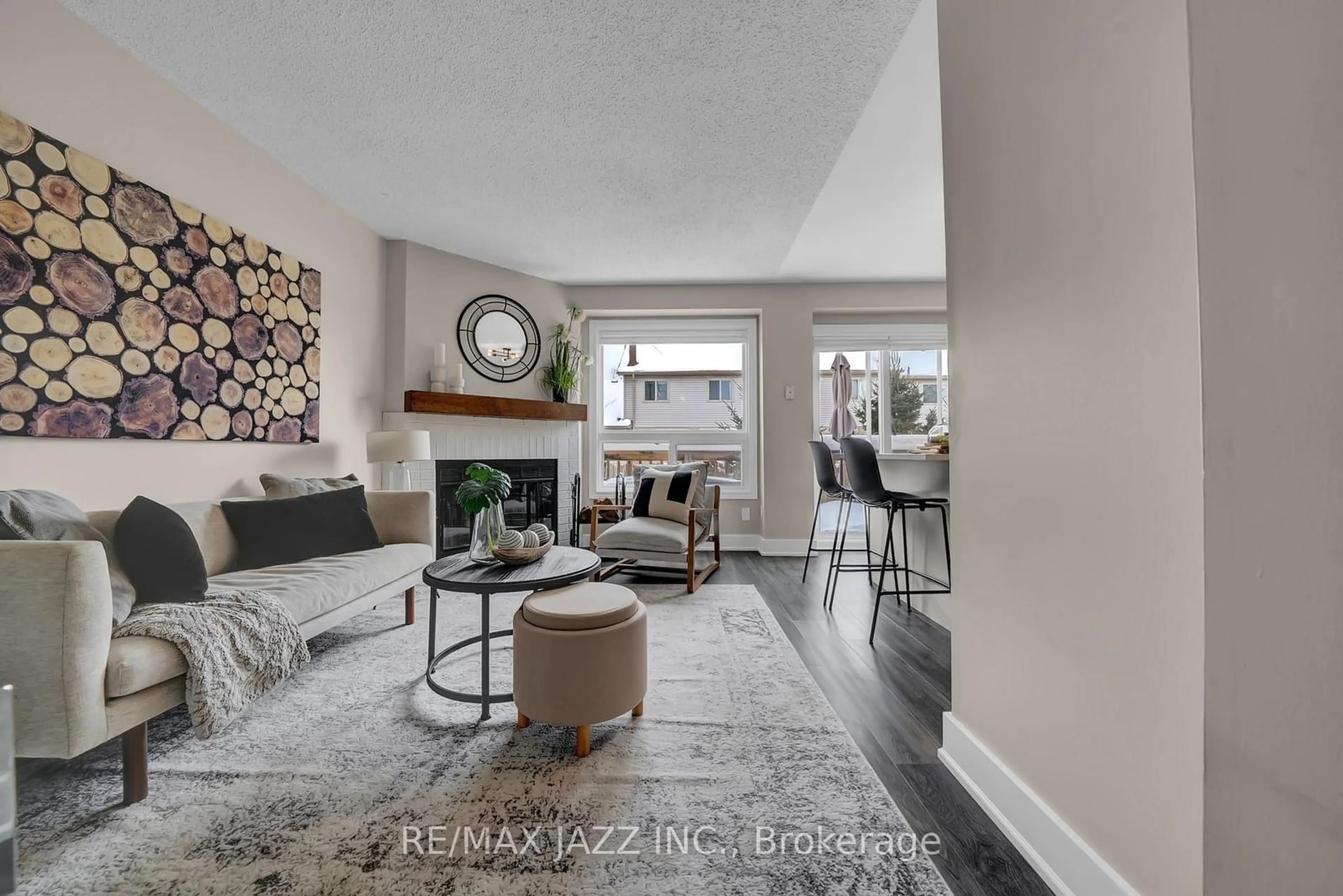 Living room with furniture, unknown for 2272 Mowat Ave #64, Oakville Ontario L6H 5L8