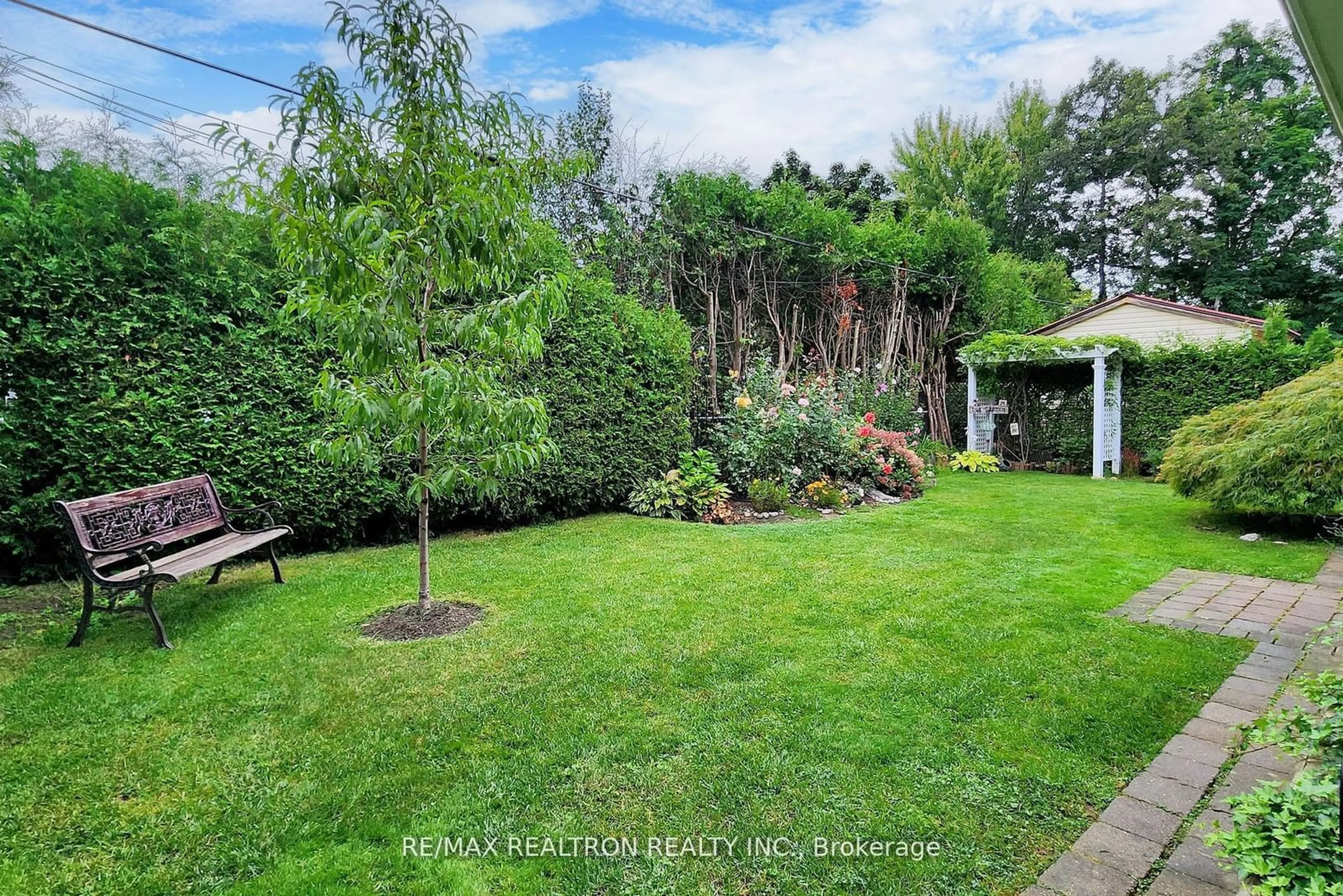 A pic from outside/outdoor area/front of a property/back of a property/a pic from drone, forest/trees view for 1344 Monaghan Circ, Mississauga Ontario L5C 1R8