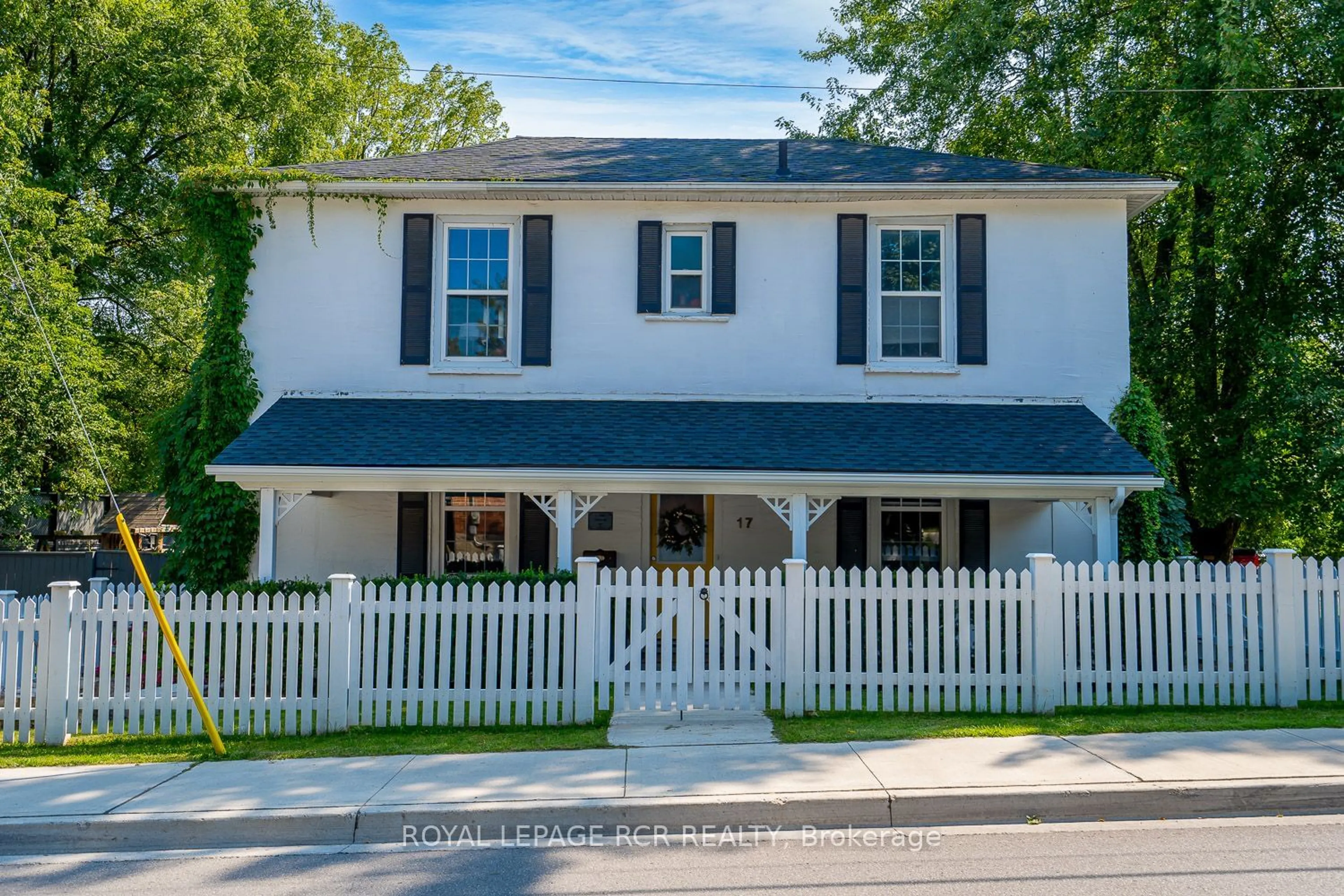 Home with vinyl exterior material, street for 17 Little York St, Orangeville Ontario L9W 1L8