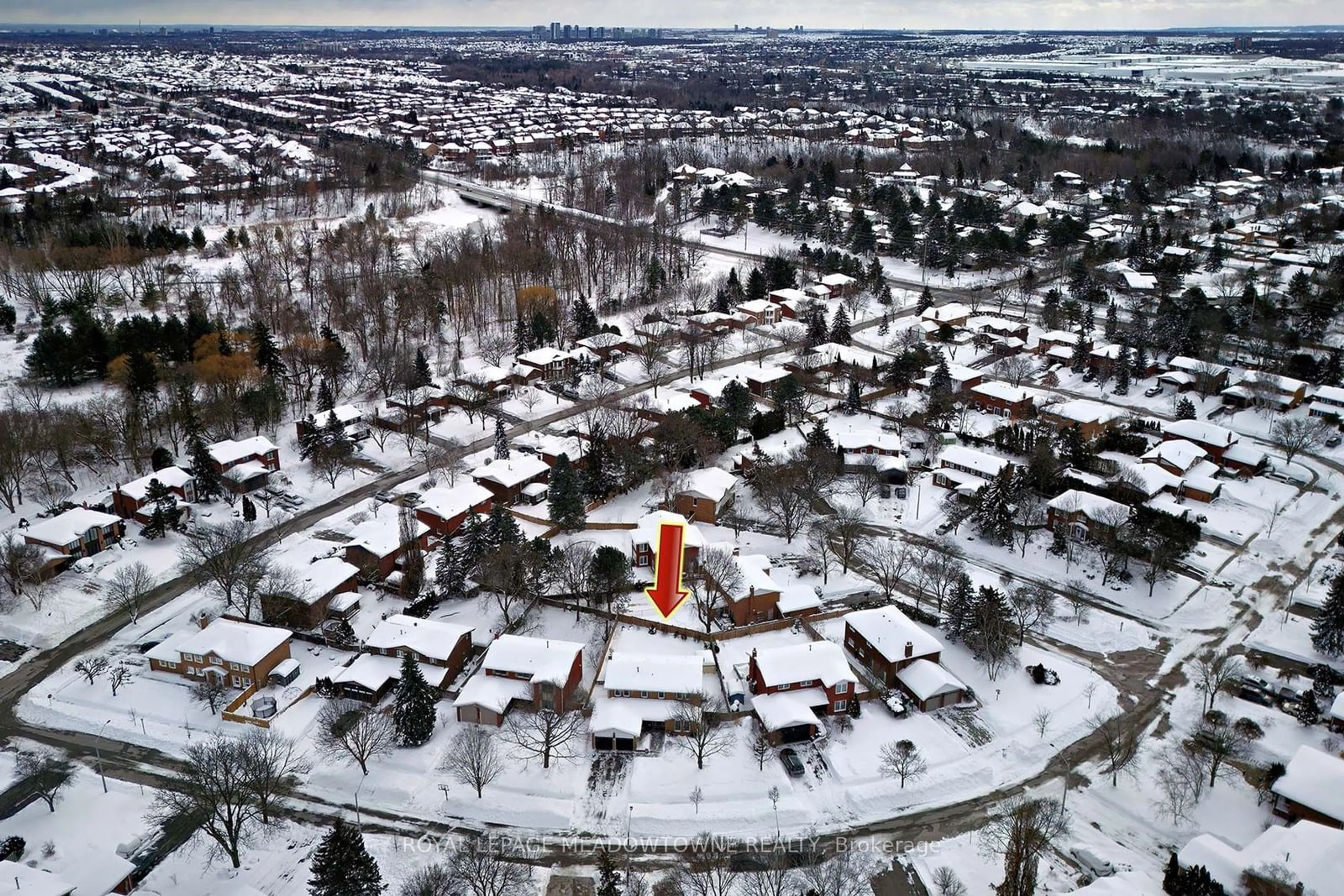 A pic from outside/outdoor area/front of a property/back of a property/a pic from drone, street for 41 Steen Dr, Mississauga Ontario L5N 2V3