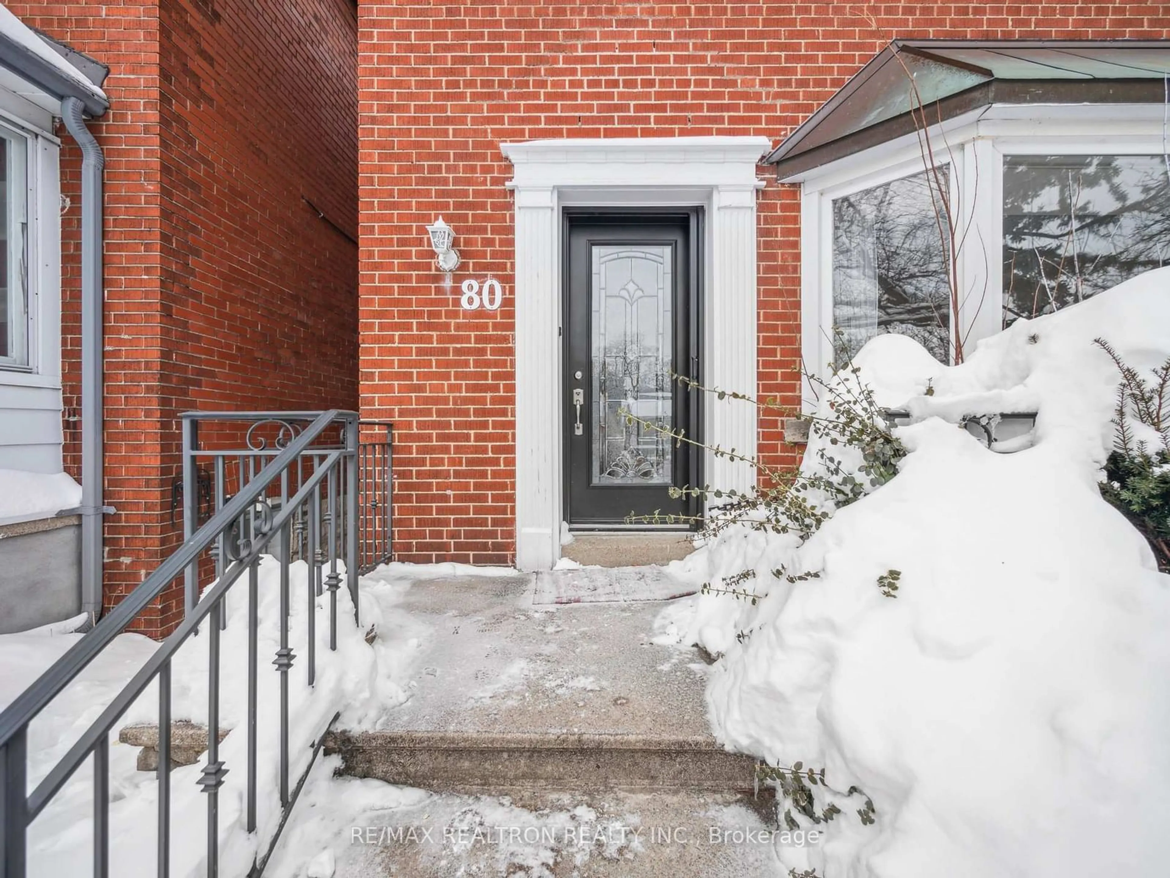 Indoor entryway for 80 Abbott Ave, Toronto Ontario M6P 1H6