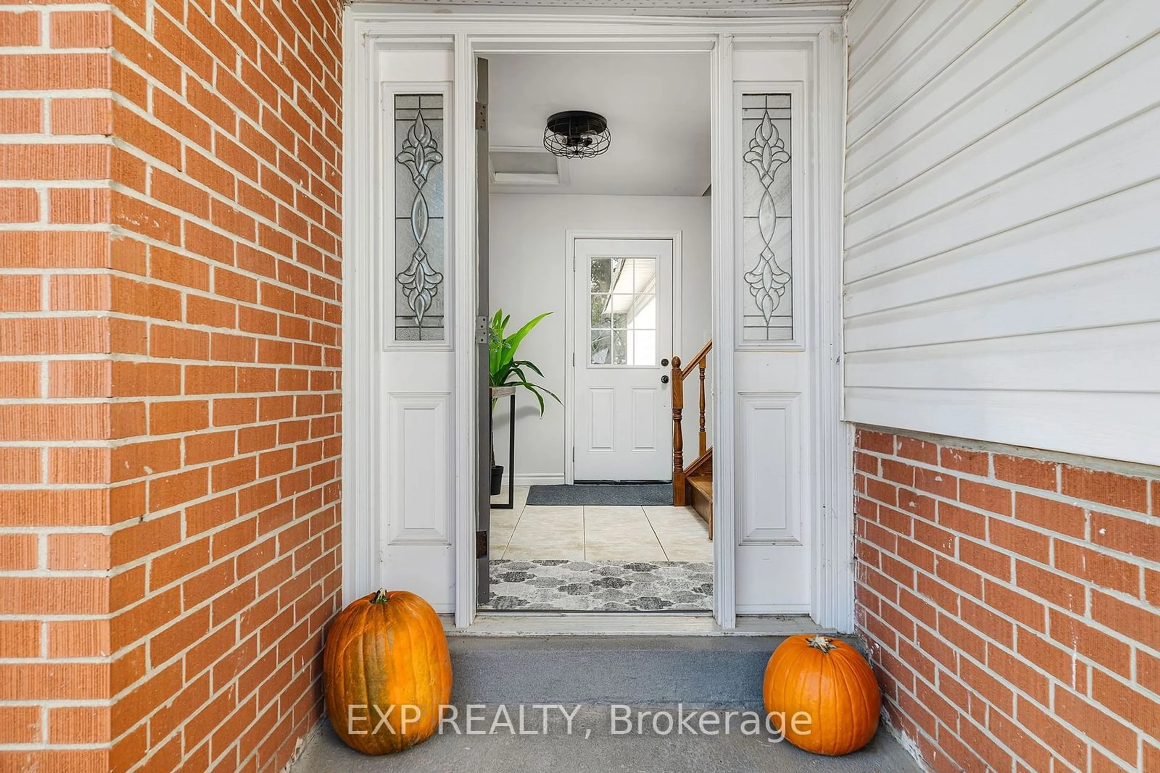 Indoor entryway for 95 Avonmore Cres, Orangeville Ontario L9W 3C2