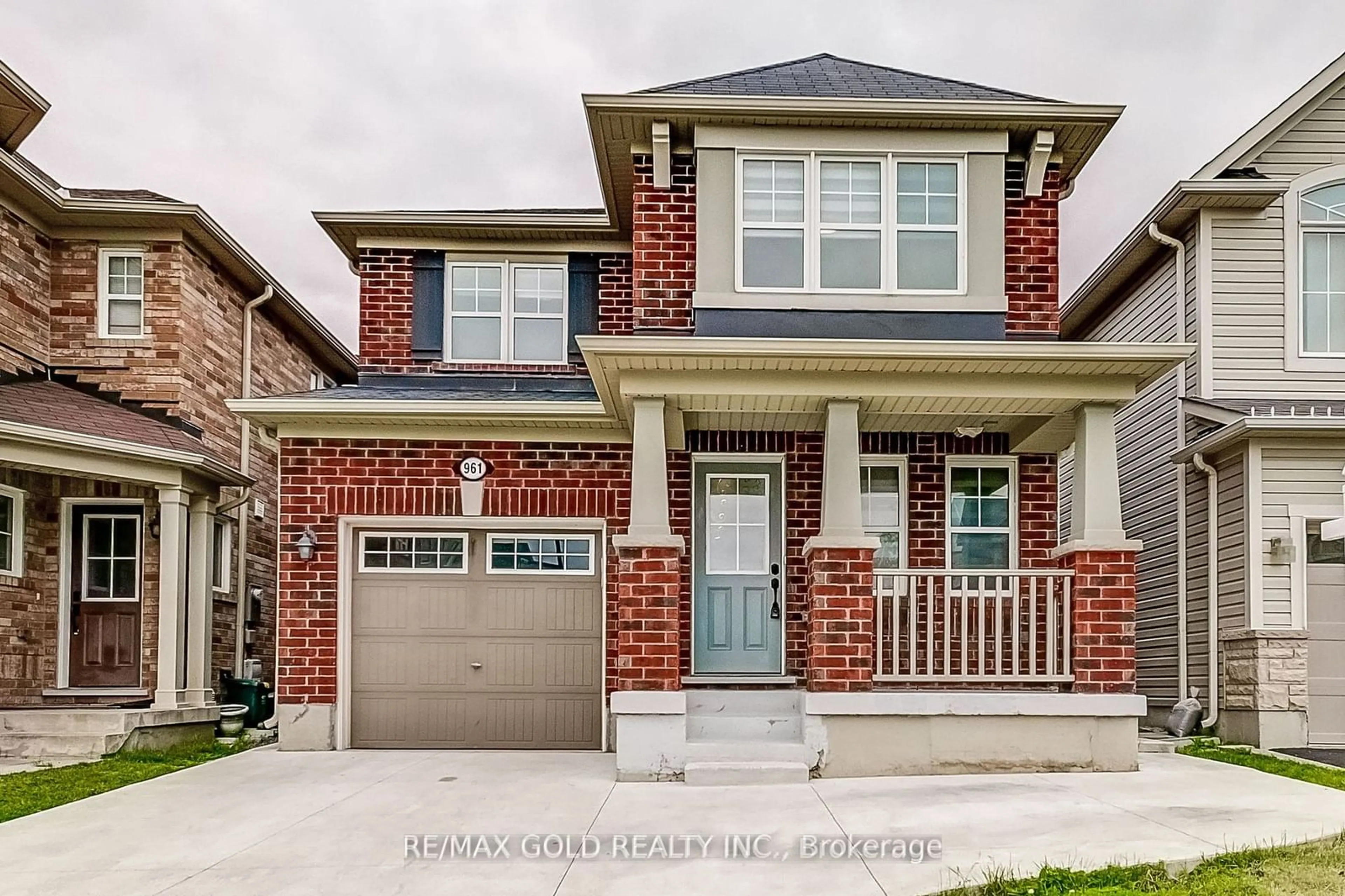 Home with brick exterior material, street for 961 Asleton Blvd, Milton Ontario L9T 8K3