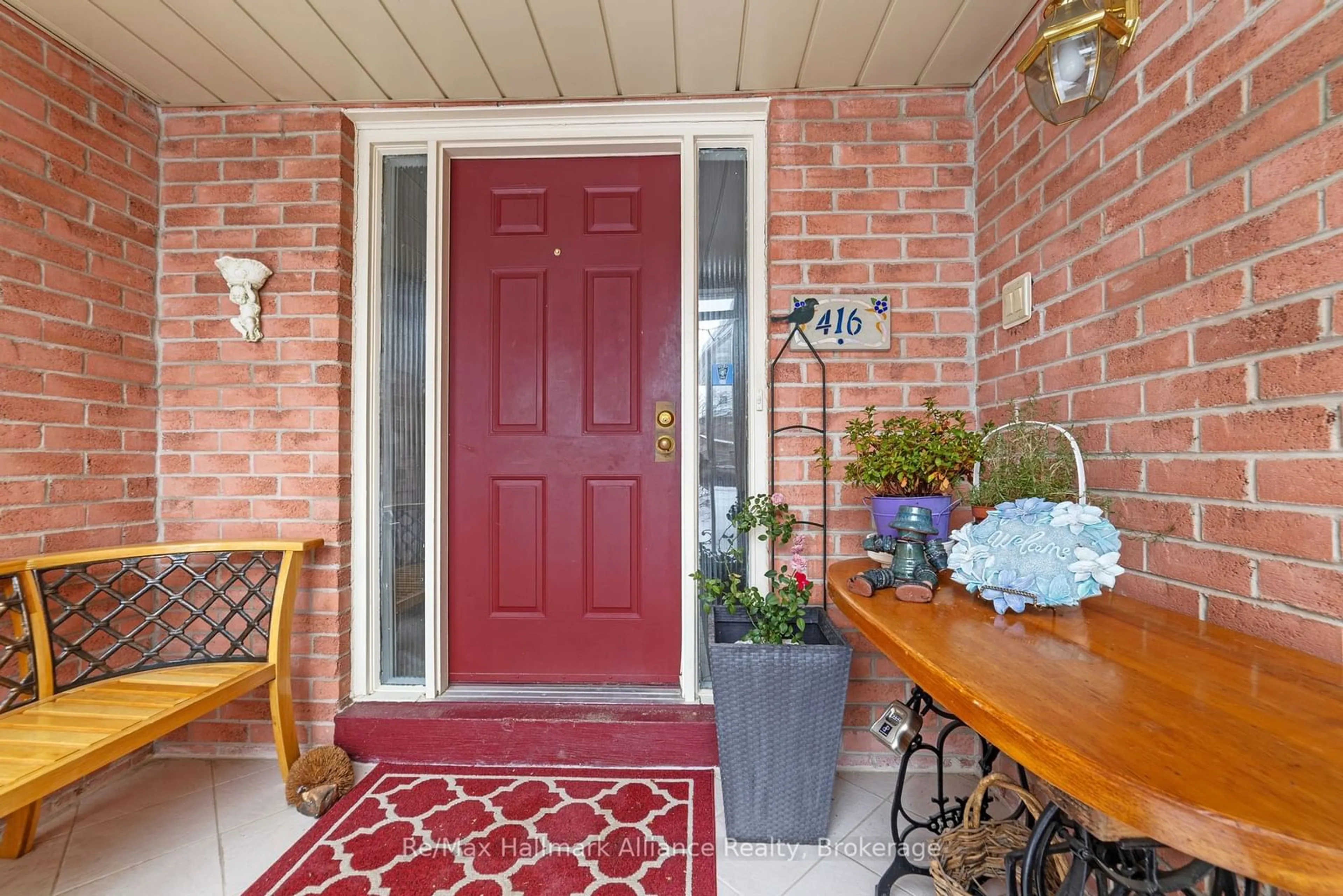 Indoor entryway for 416 Freeman Cres, Oakville Ontario L6H 4R3