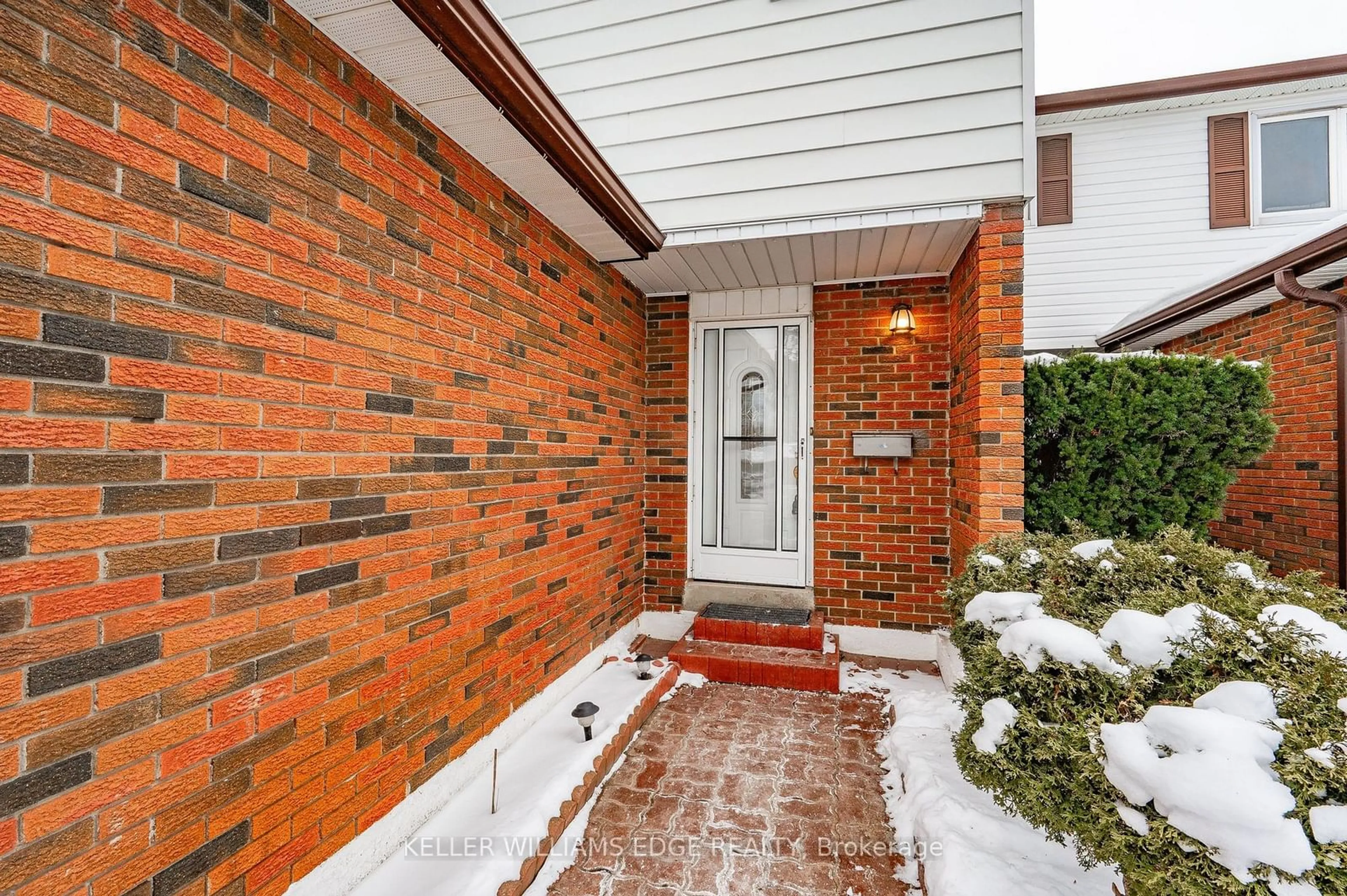 Home with brick exterior material, street for 2526 Selord Crt, Mississauga Ontario L5J 1P7