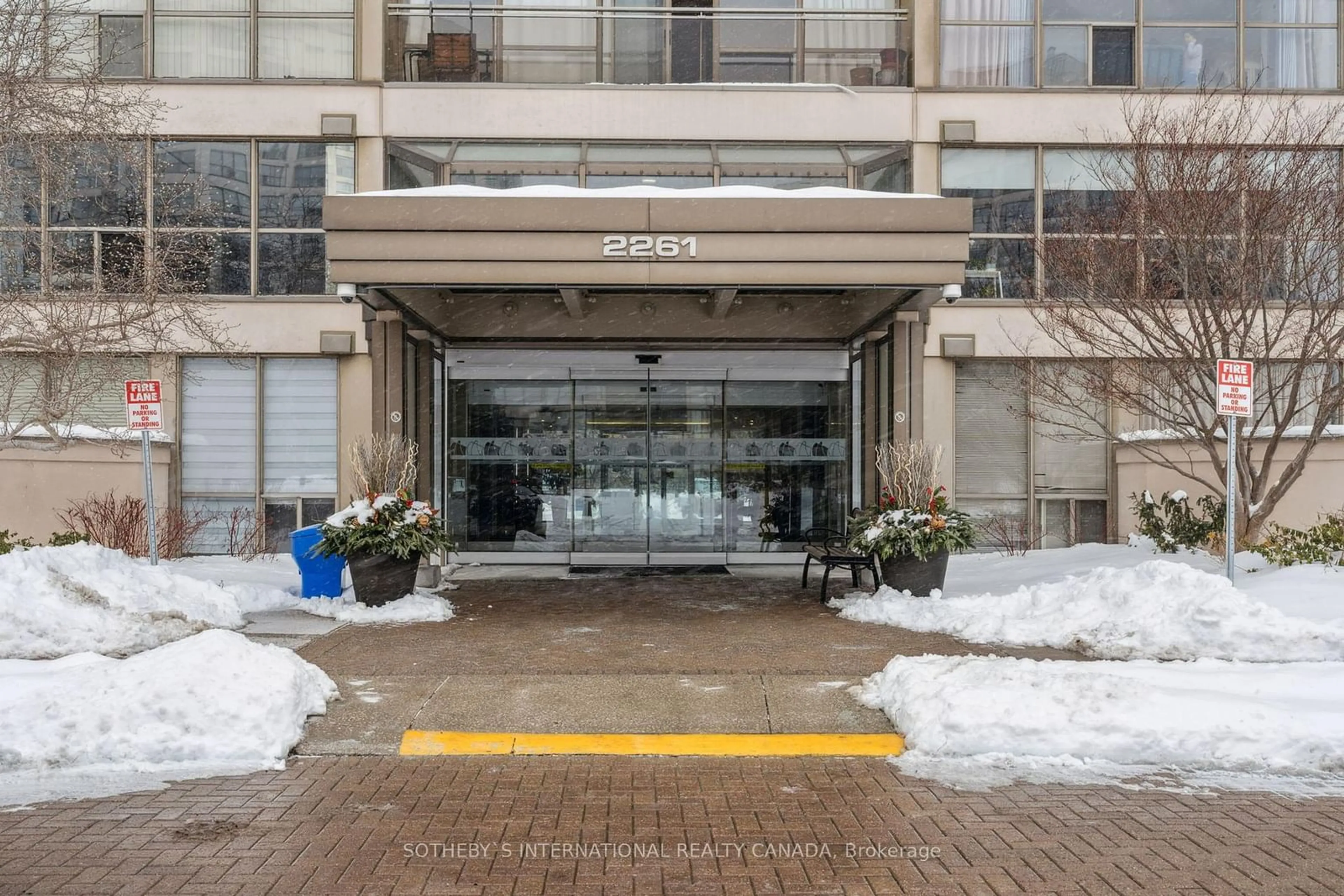 Indoor foyer for 2261 Lake Shore Blvd #512, Toronto Ontario M8V 3X1