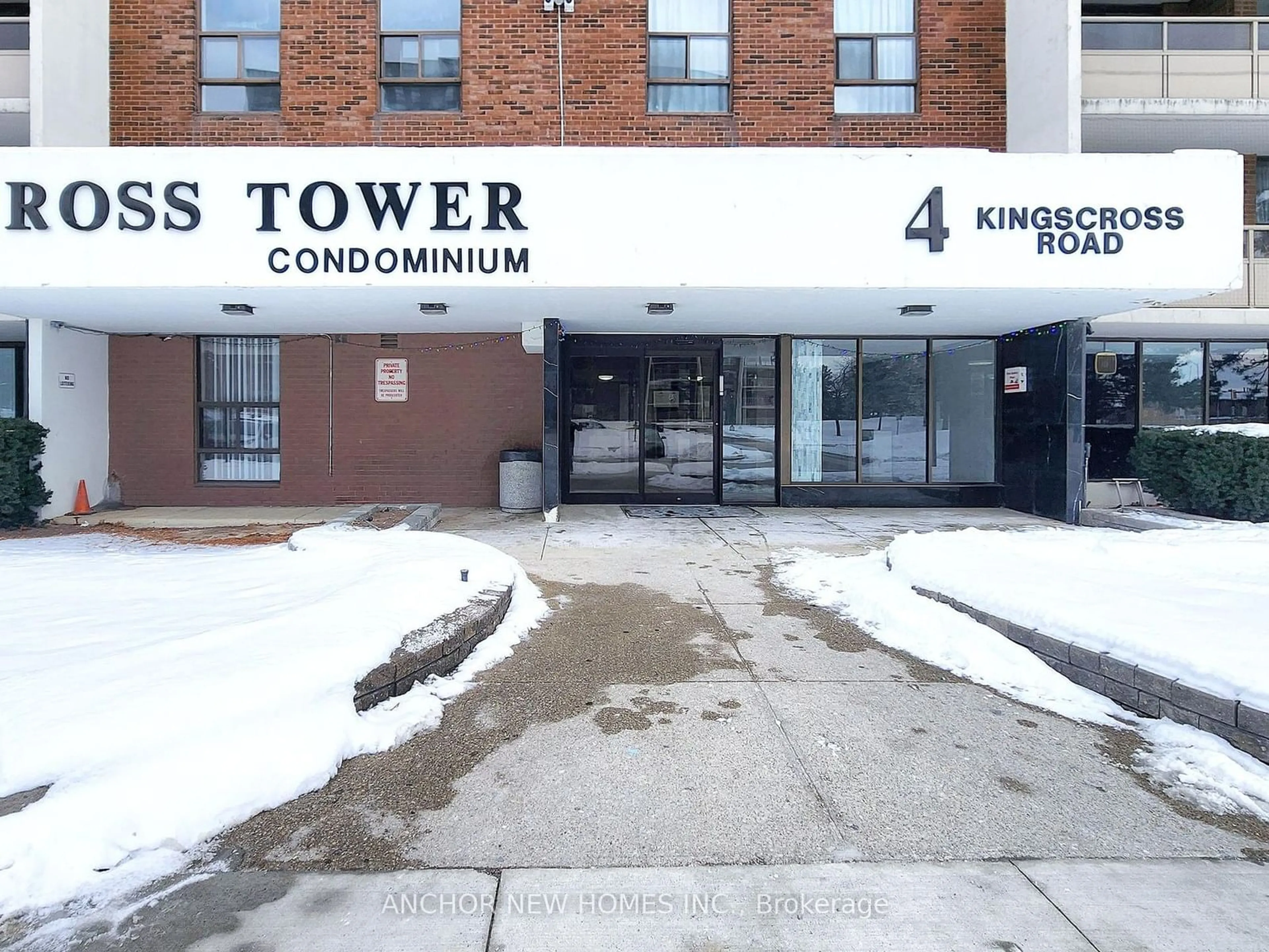 Indoor foyer for 4 Kings Cross Rd #202, Brampton Ontario L6T 3X8