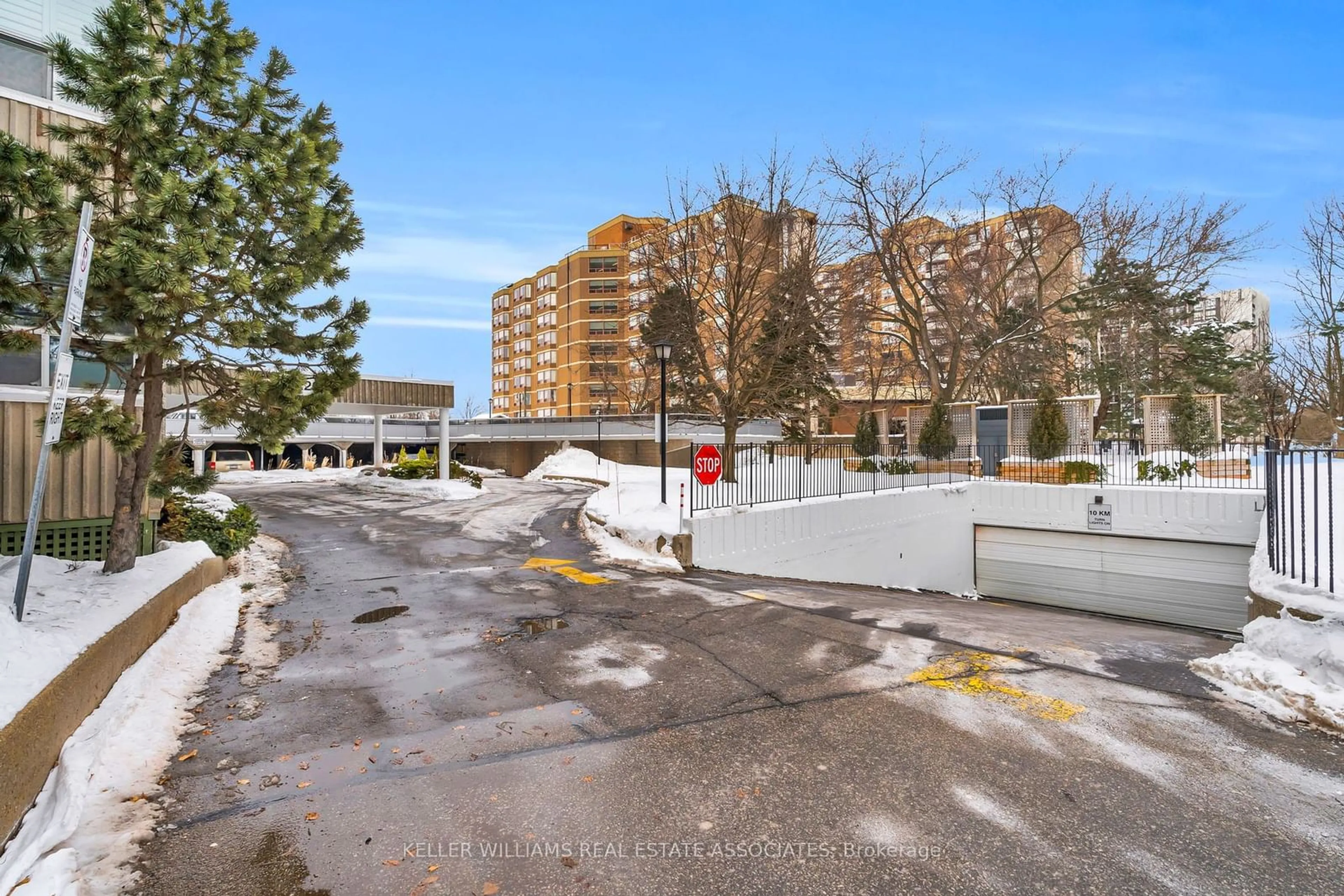 Unknown for 2263 Marine Dr #705, Oakville Ontario L6L 5K1