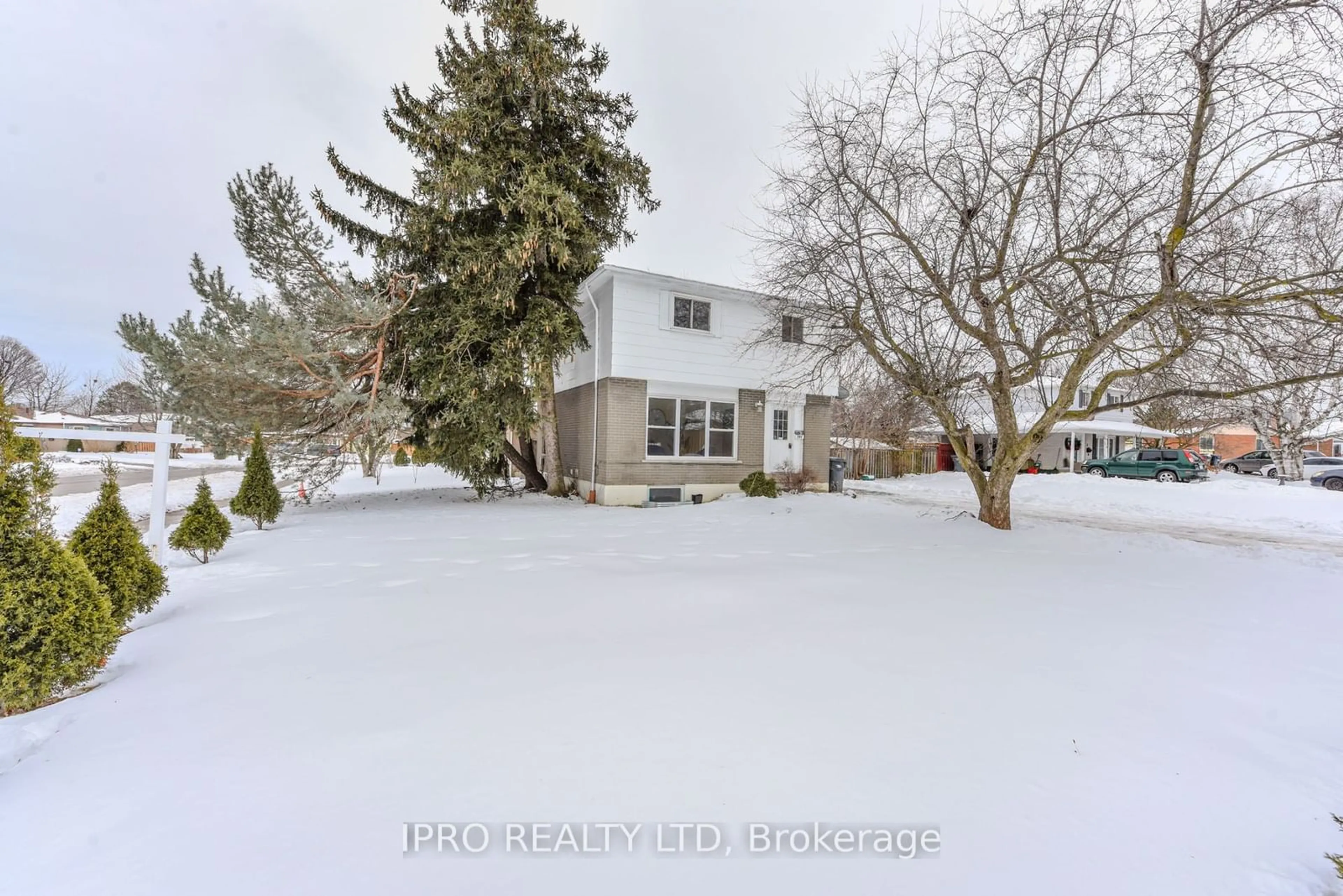 A pic from outside/outdoor area/front of a property/back of a property/a pic from drone, street for 1 Finchley Cres, Brampton Ontario L6T 3P5