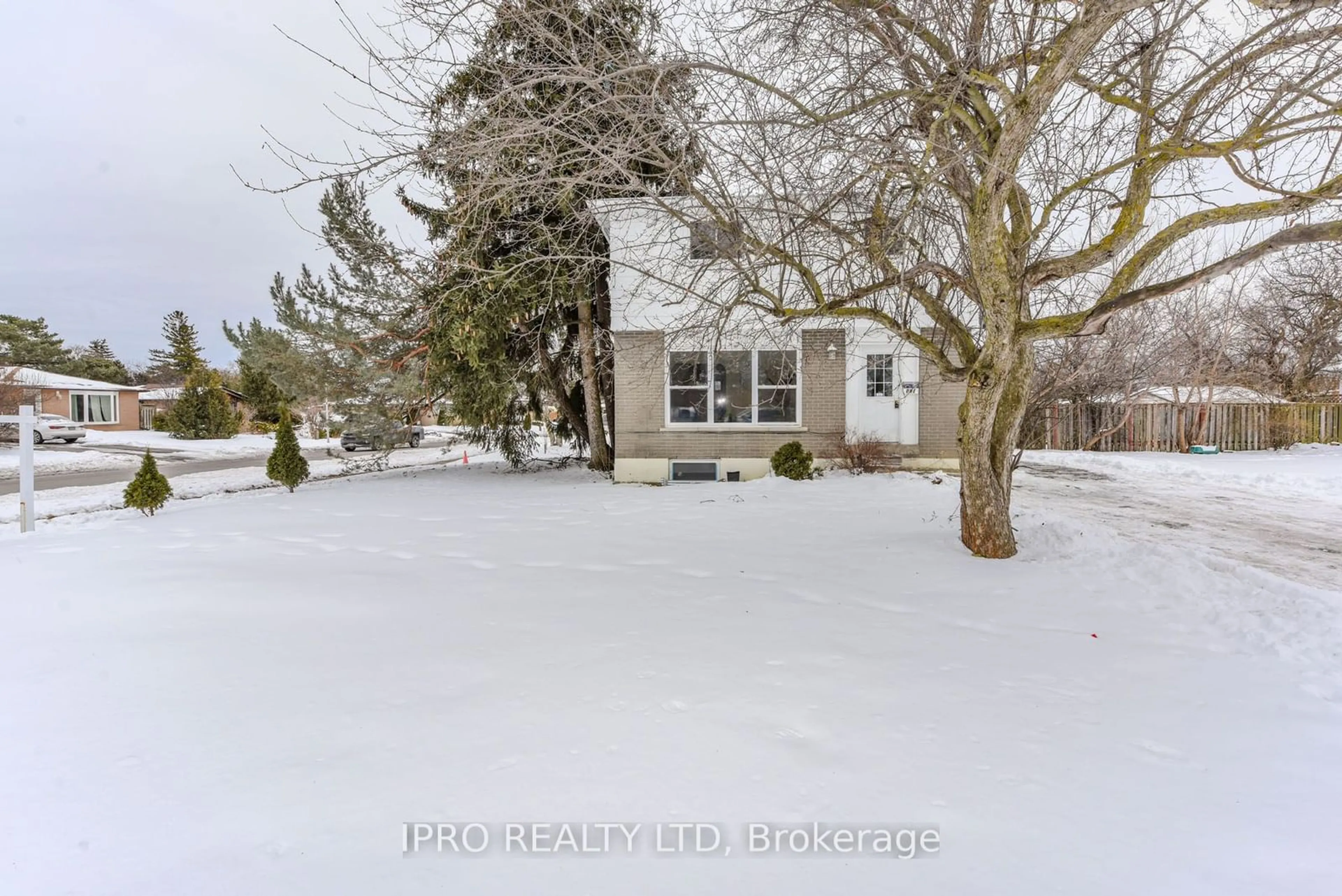 A pic from outside/outdoor area/front of a property/back of a property/a pic from drone, street for 1 Finchley Cres, Brampton Ontario L6T 3P5