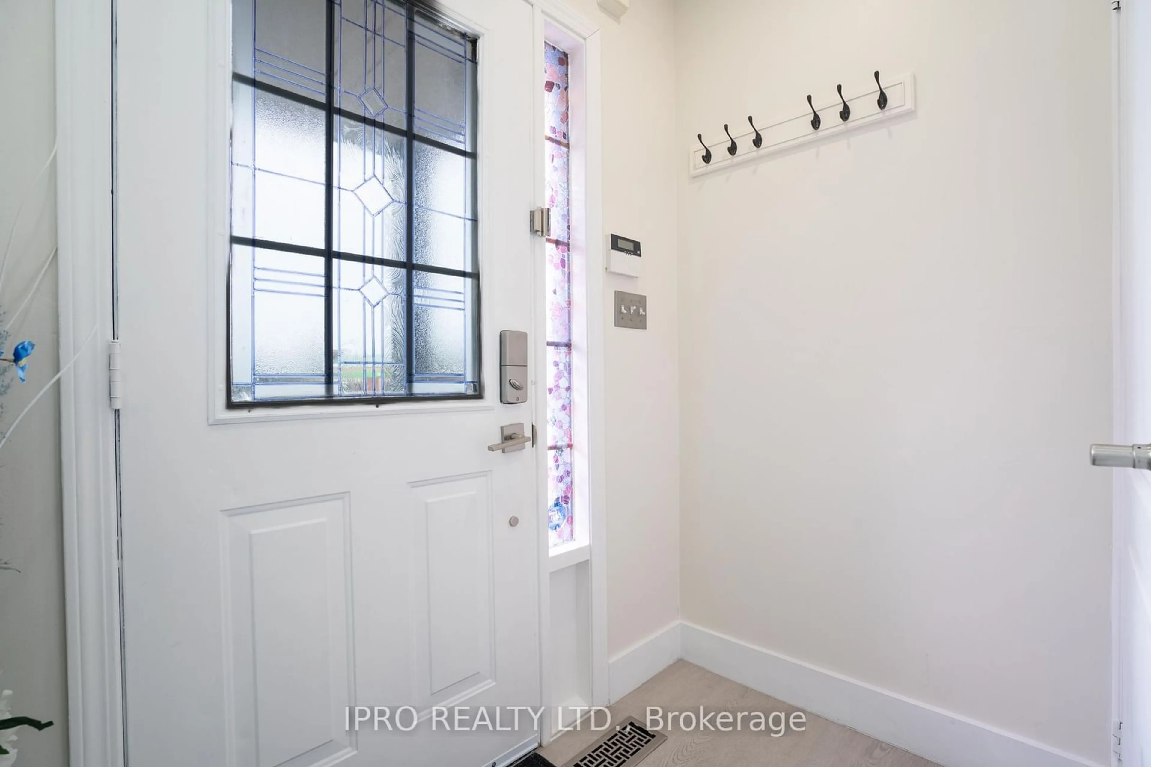 Indoor entryway for 2950 Garnethill Way, Oakville Ontario L6M 5E9