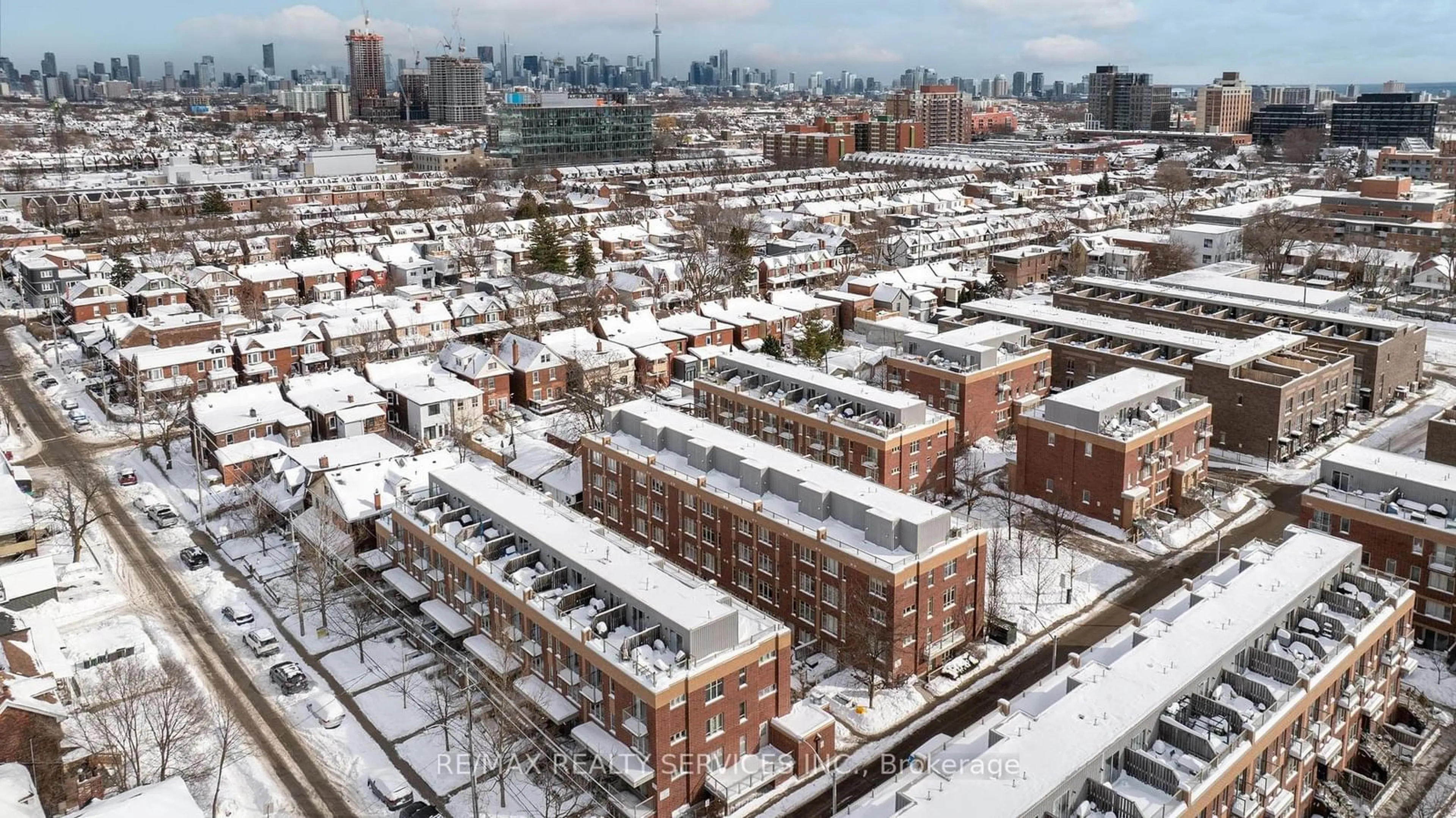 A pic from outside/outdoor area/front of a property/back of a property/a pic from drone, city buildings view from balcony for 35 Elsie Lane #150, Toronto Ontario M6P 3N3