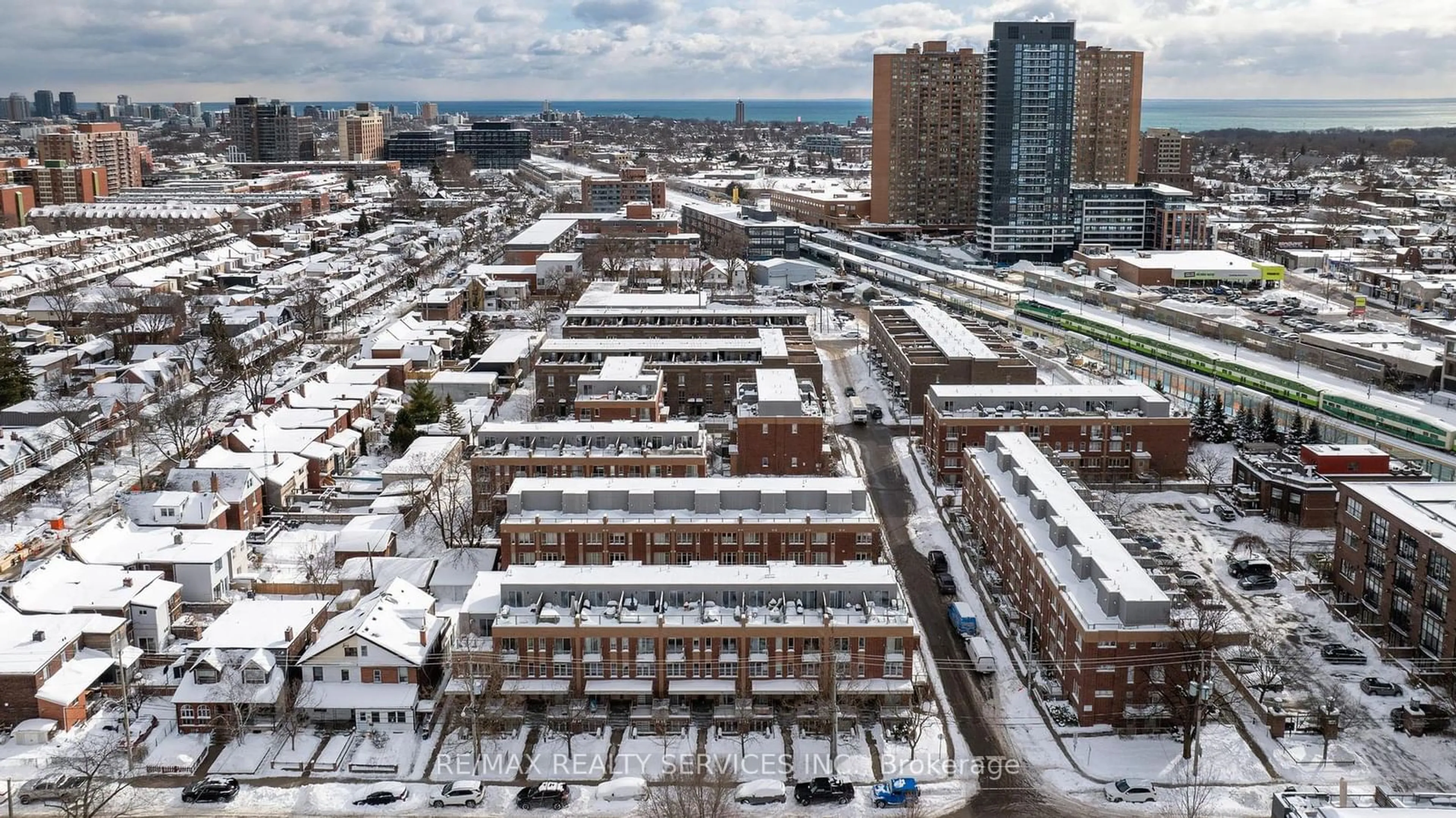 A pic from outside/outdoor area/front of a property/back of a property/a pic from drone, city buildings view from balcony for 35 Elsie Lane #150, Toronto Ontario M6P 3N3