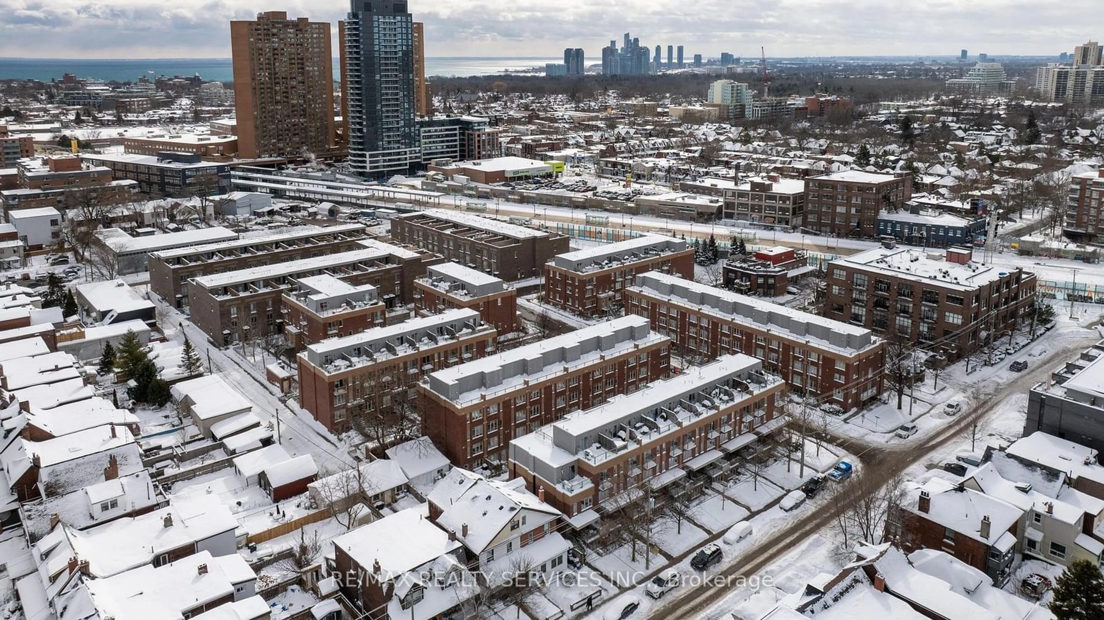 A pic from outside/outdoor area/front of a property/back of a property/a pic from drone, city buildings view from balcony for 35 Elsie Lane #150, Toronto Ontario M6P 3N3