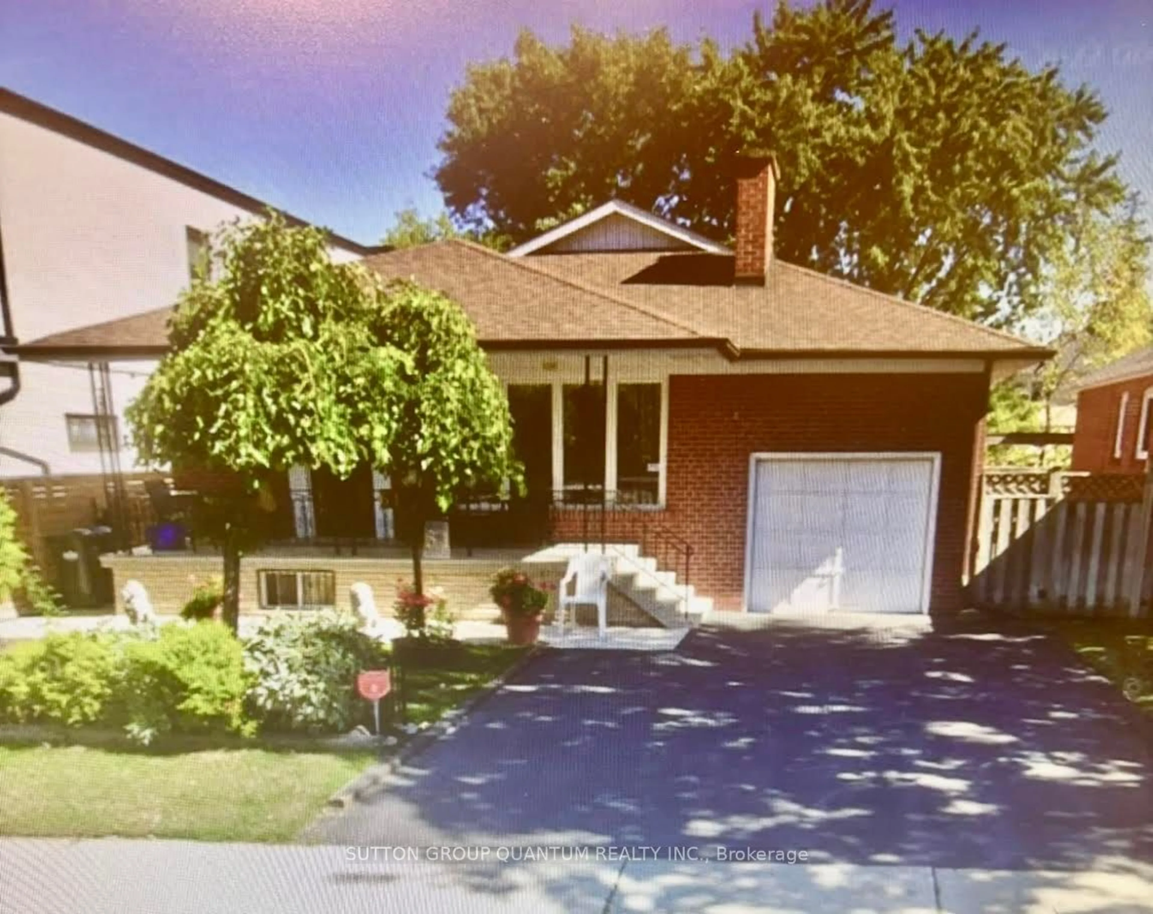 Home with brick exterior material, street for 61 Forest Ave, Mississauga Ontario L5G 1L3