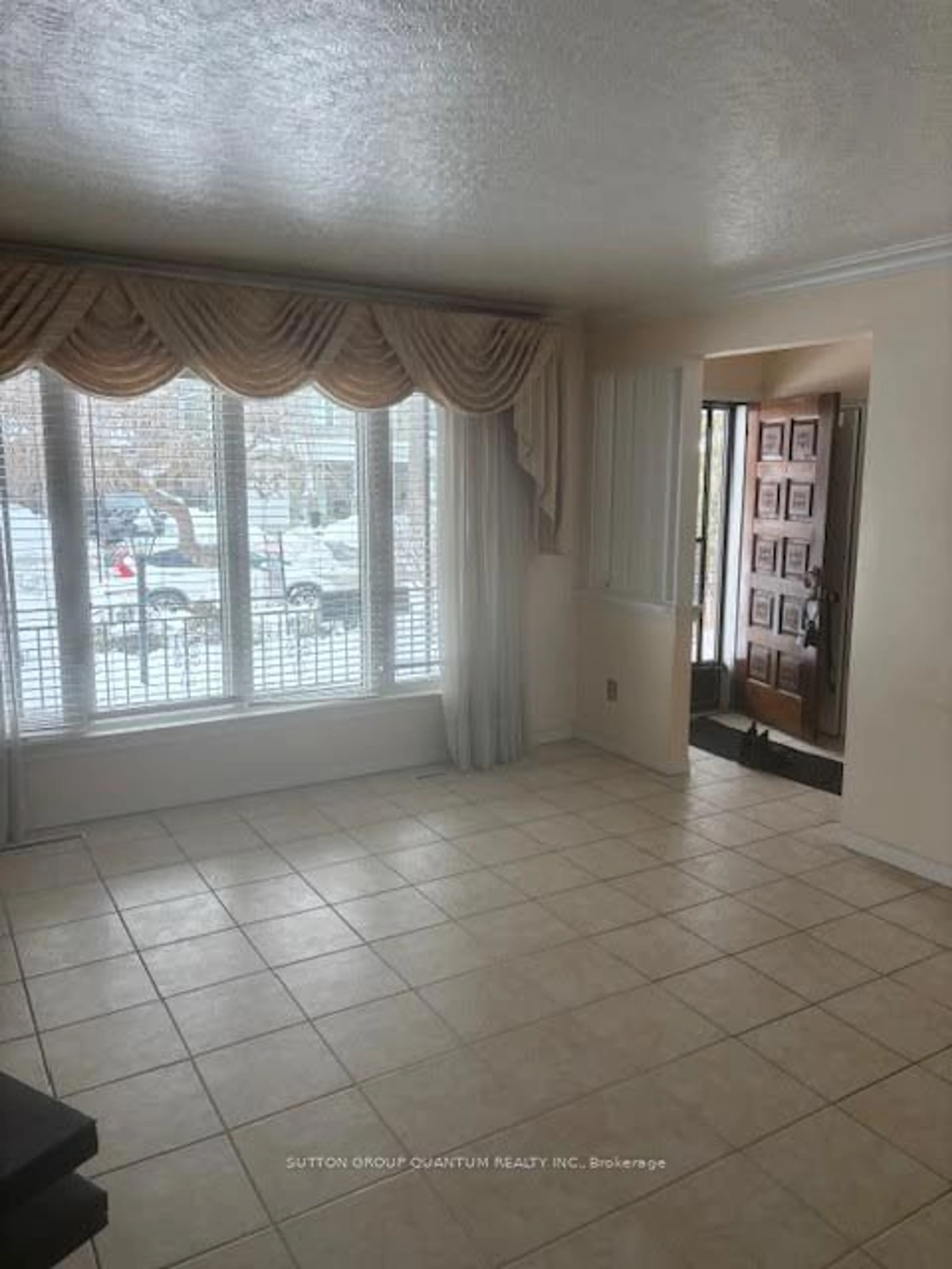 A pic of a room for 61 Forest Ave, Mississauga Ontario L5G 1L3