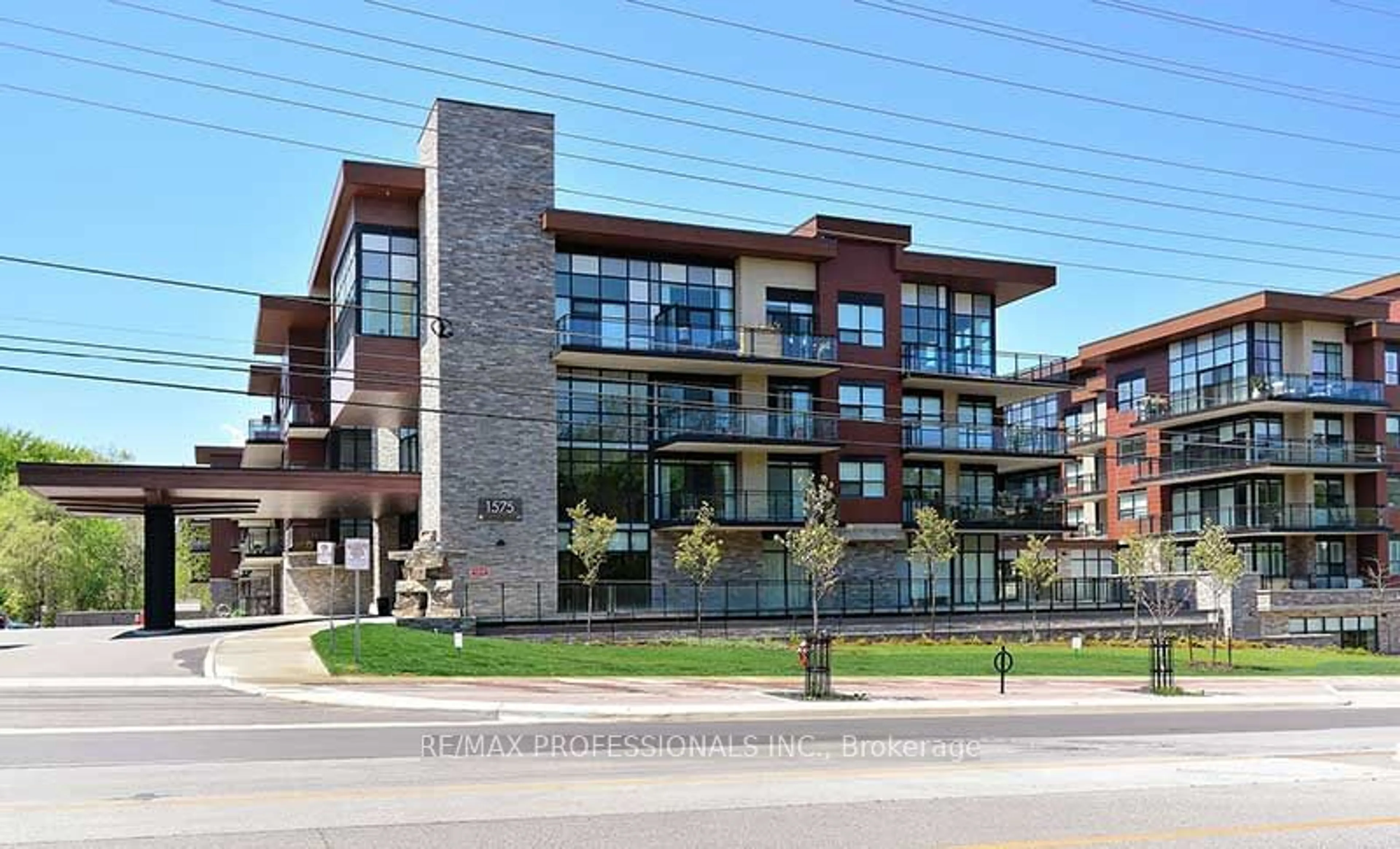 Patio, building for 1575 Lakeshore Rd #GR20, Mississauga Ontario L5J 0B1