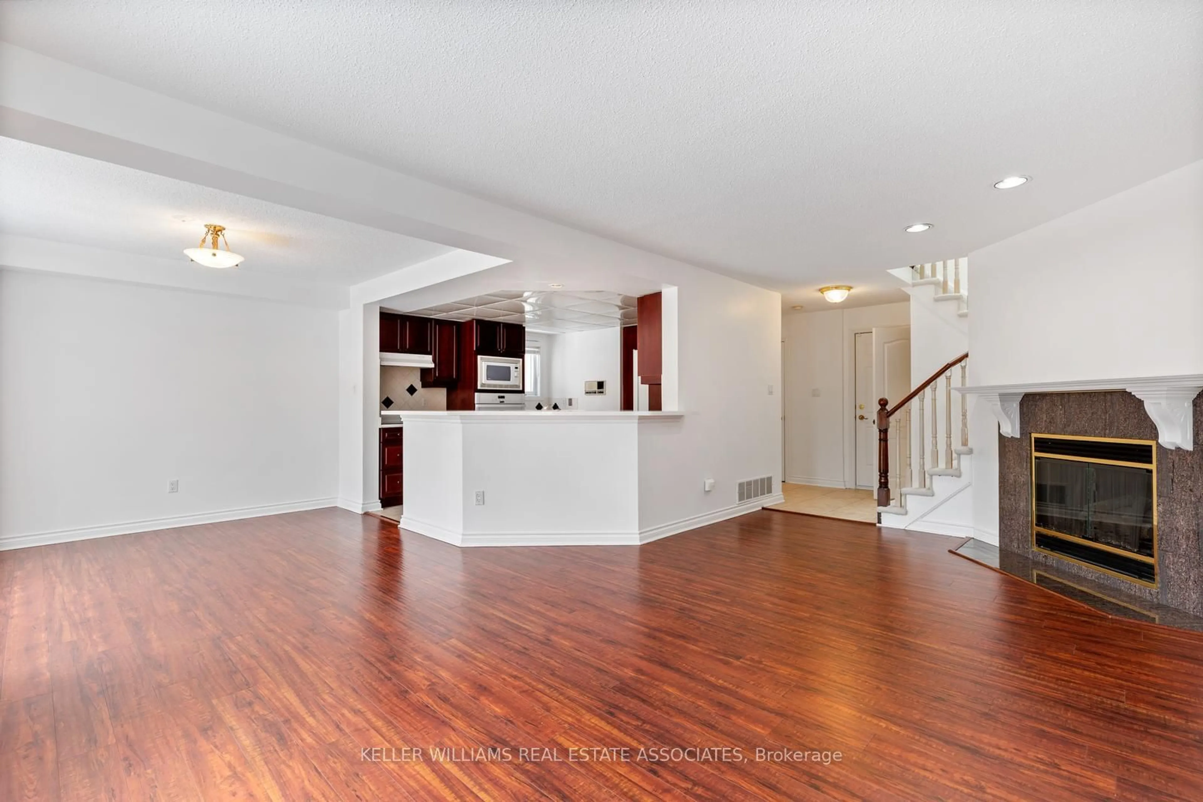 Open concept kitchen, unknown for 5480 Glen Erin Dr #60, Mississauga Ontario L5M 5R3