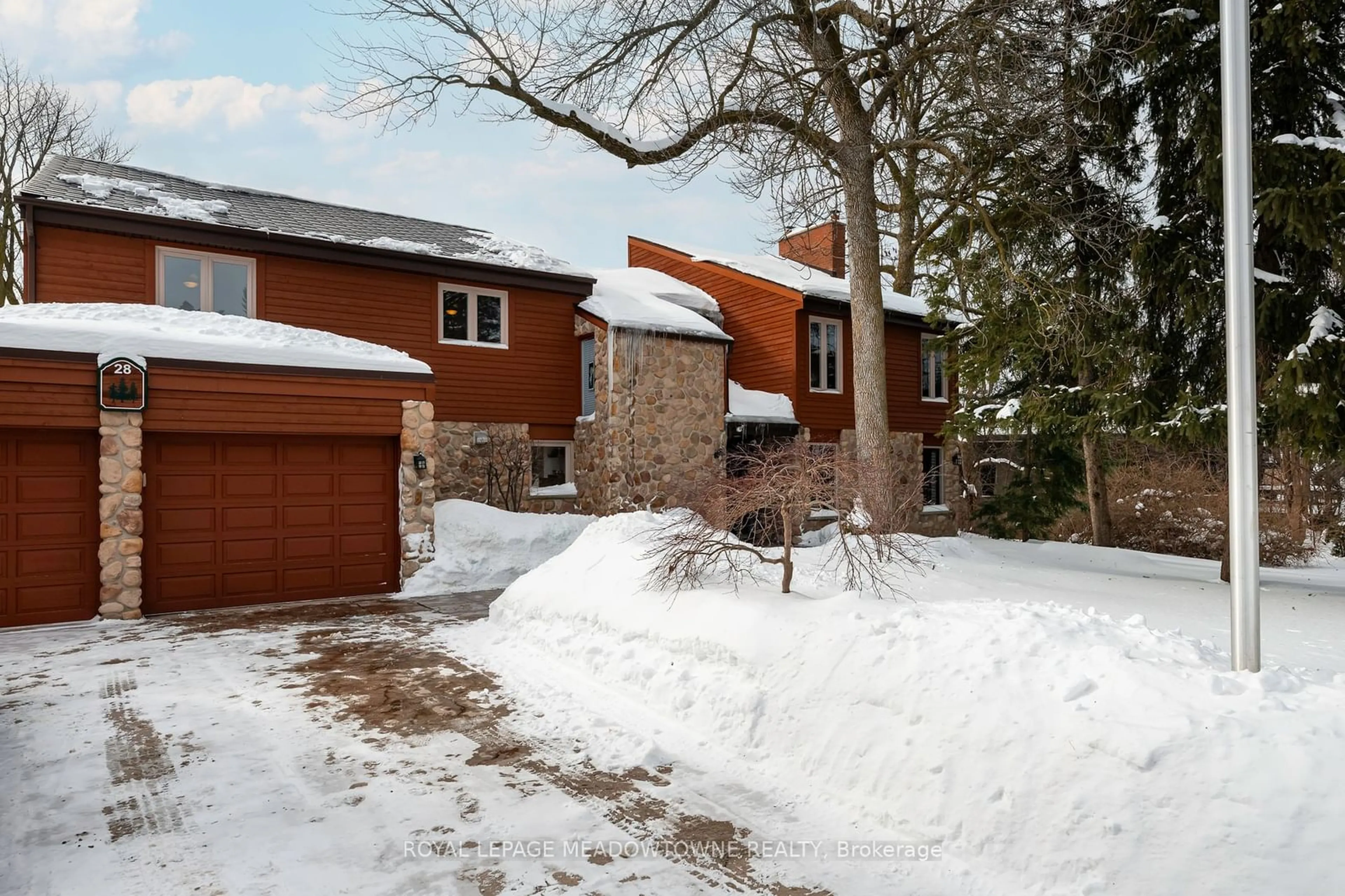 Home with brick exterior material, street for 28 Pine Tree Cres, Brampton Ontario L6W 1C8