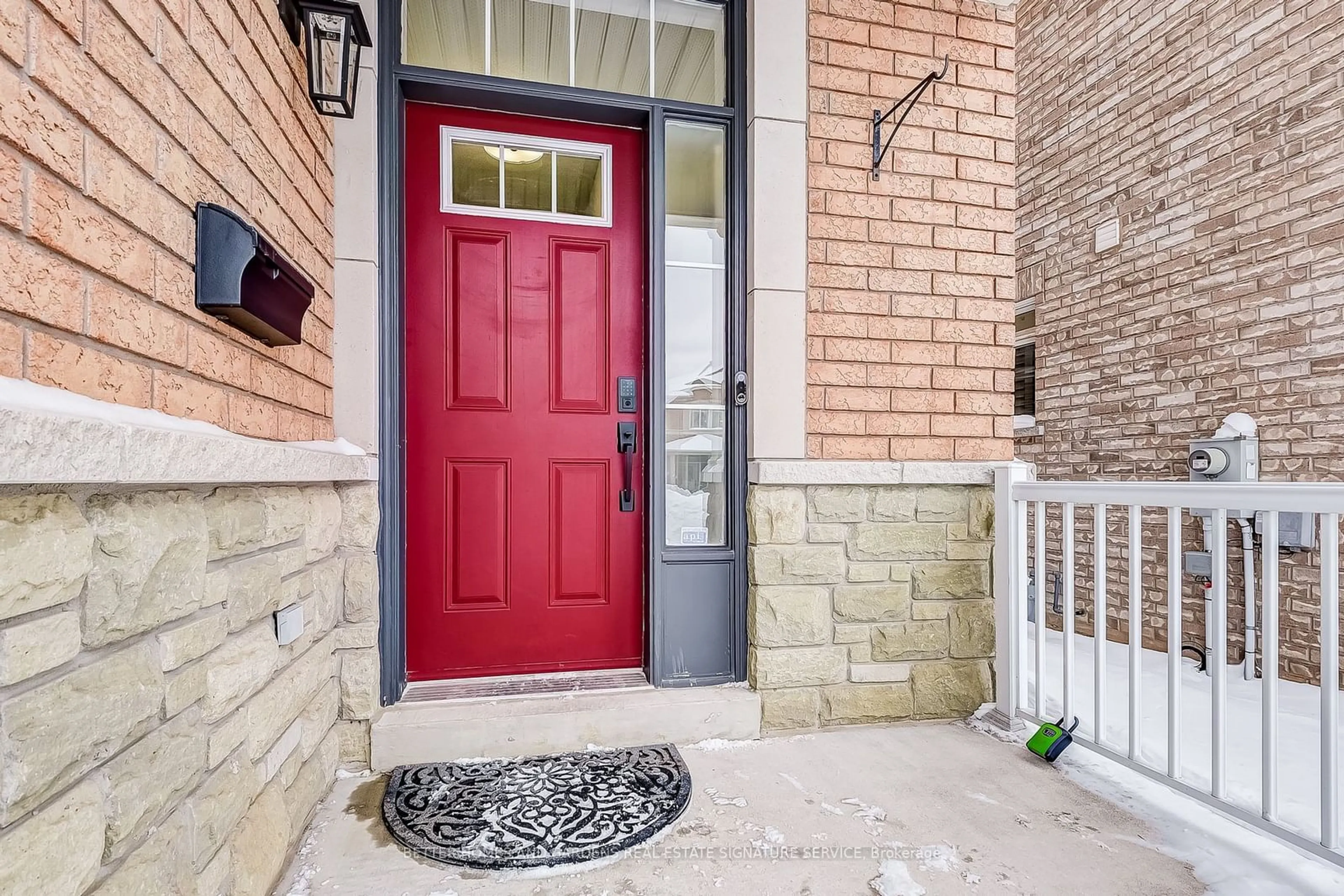 Indoor entryway for 3305 Sunlight St, Mississauga Ontario L5M 0G8