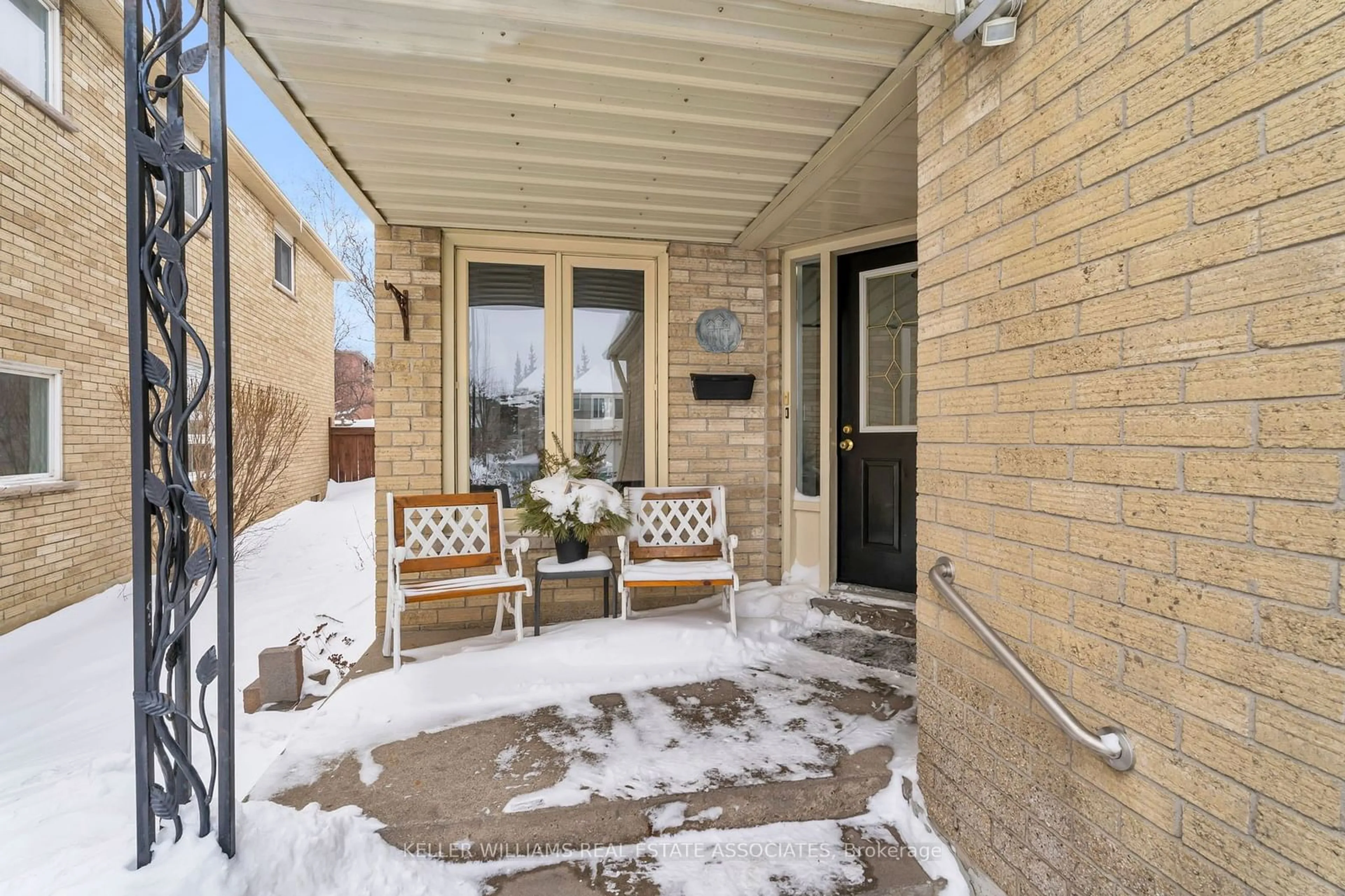 Patio, street for 20 Nature Crt, Brampton Ontario L6S 5T8