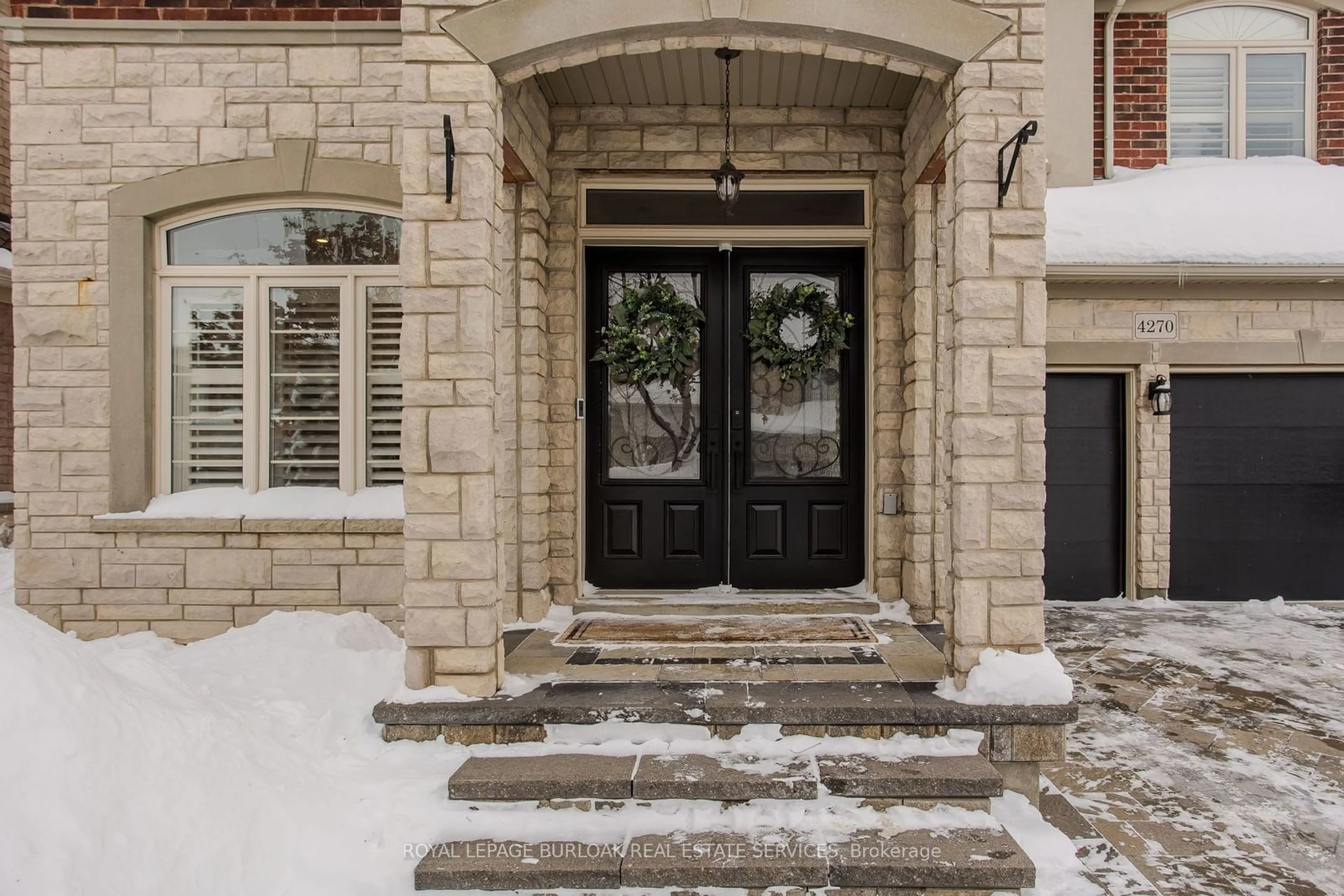 Indoor entryway for 4270 Carrick St, Burlington Ontario L7M 0N3