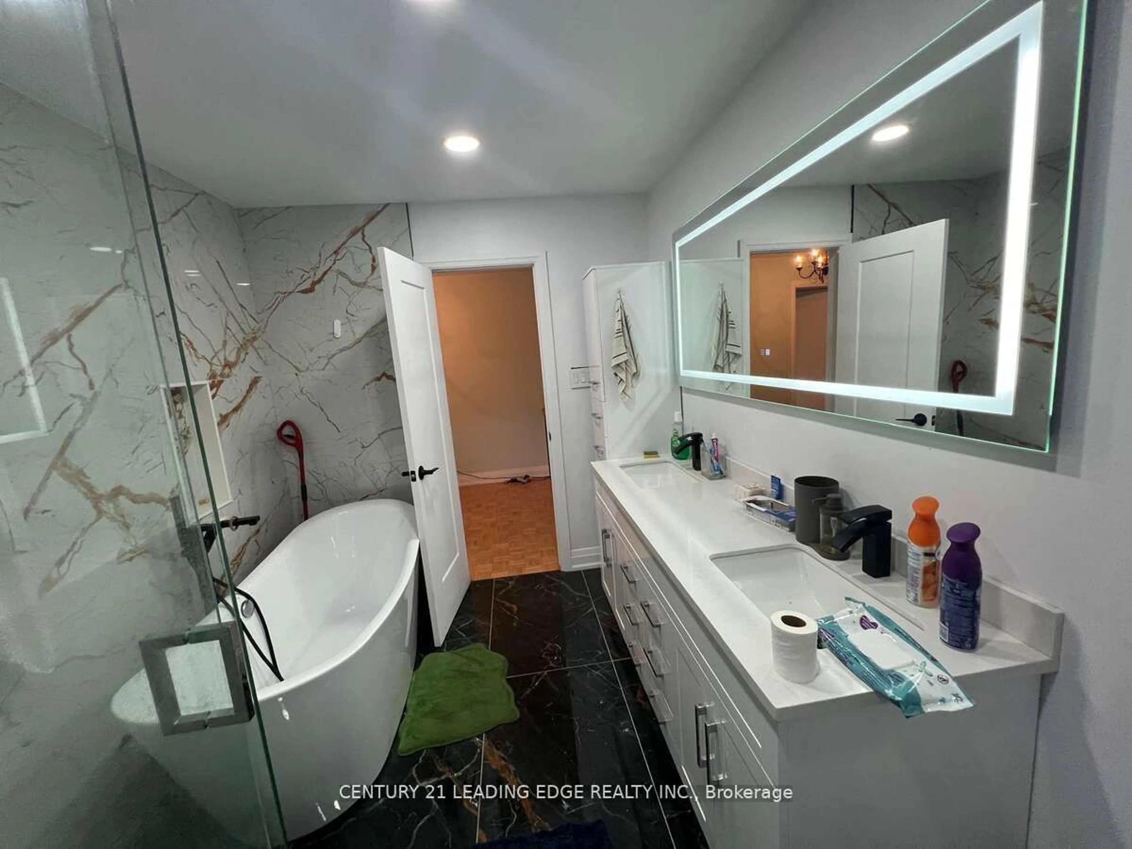 Contemporary bathroom, ceramic/tile floor for 2567 Cliff Rd, Mississauga Ontario L5A 2P5