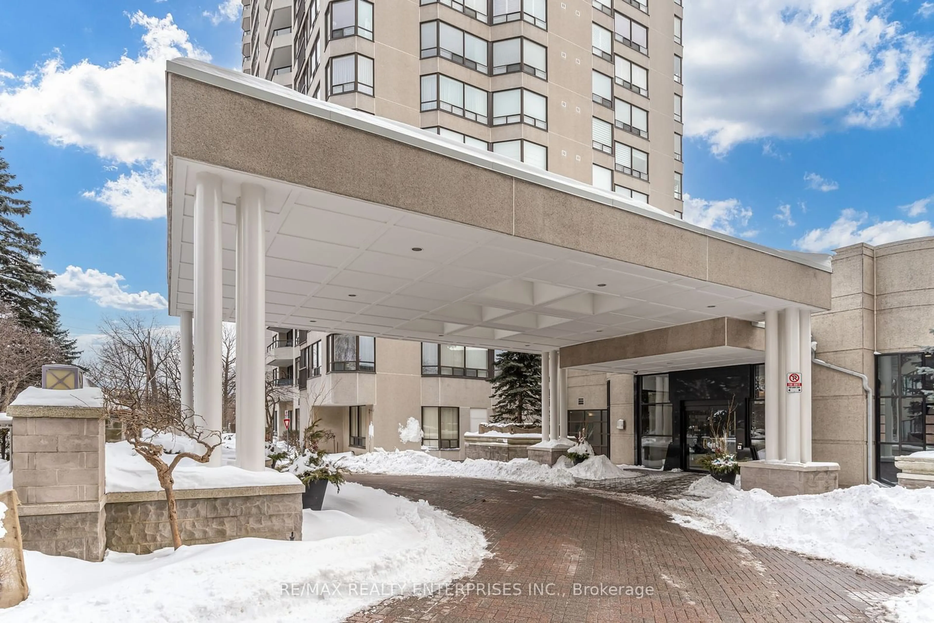 Indoor foyer for 1 Aberfoyle Cres #803, Toronto Ontario M8X 2X8